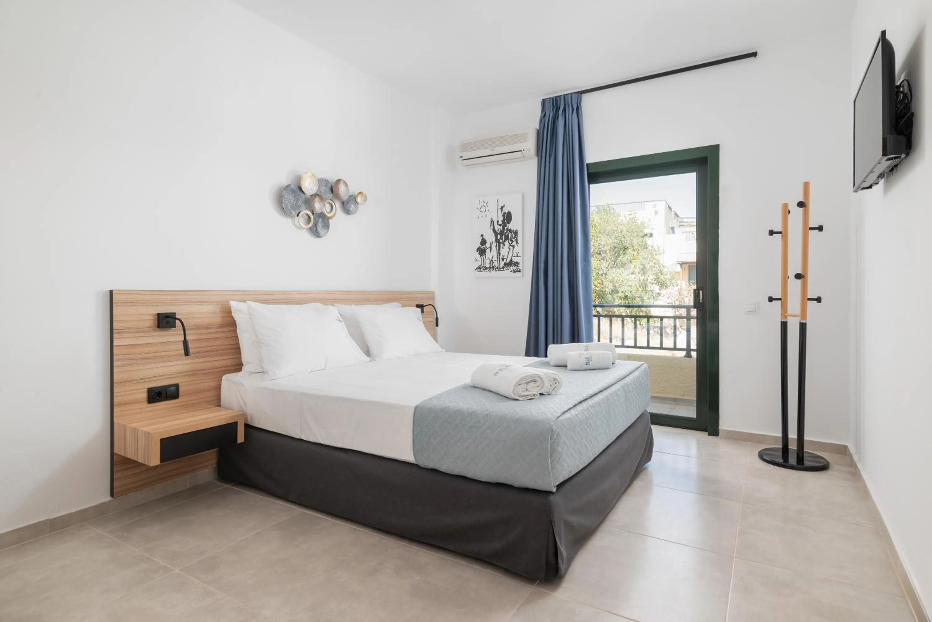 Bed in Blue Horizon Apartments