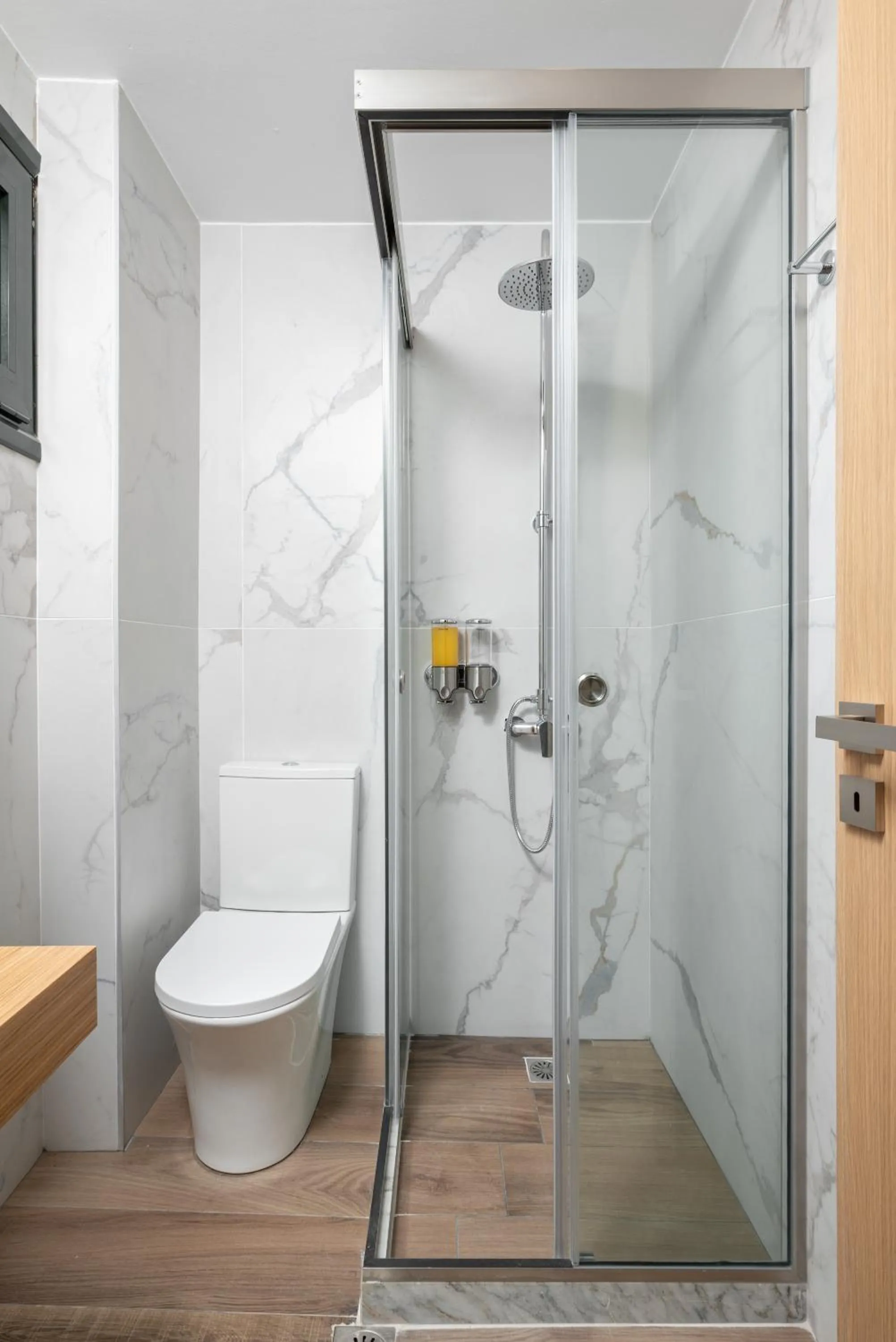 Shower in Blue Horizon Apartments