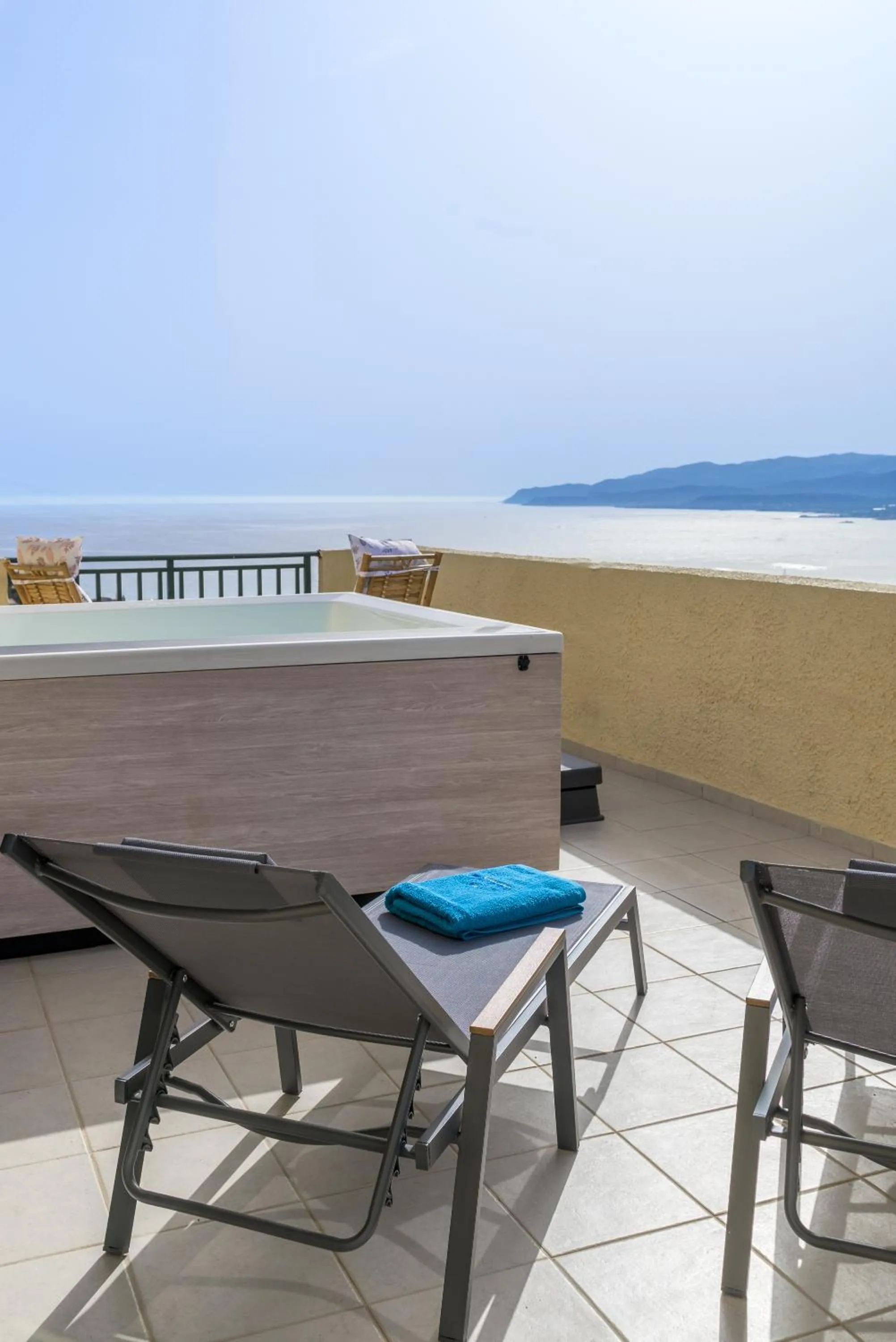 Day in Blue Horizon Apartments