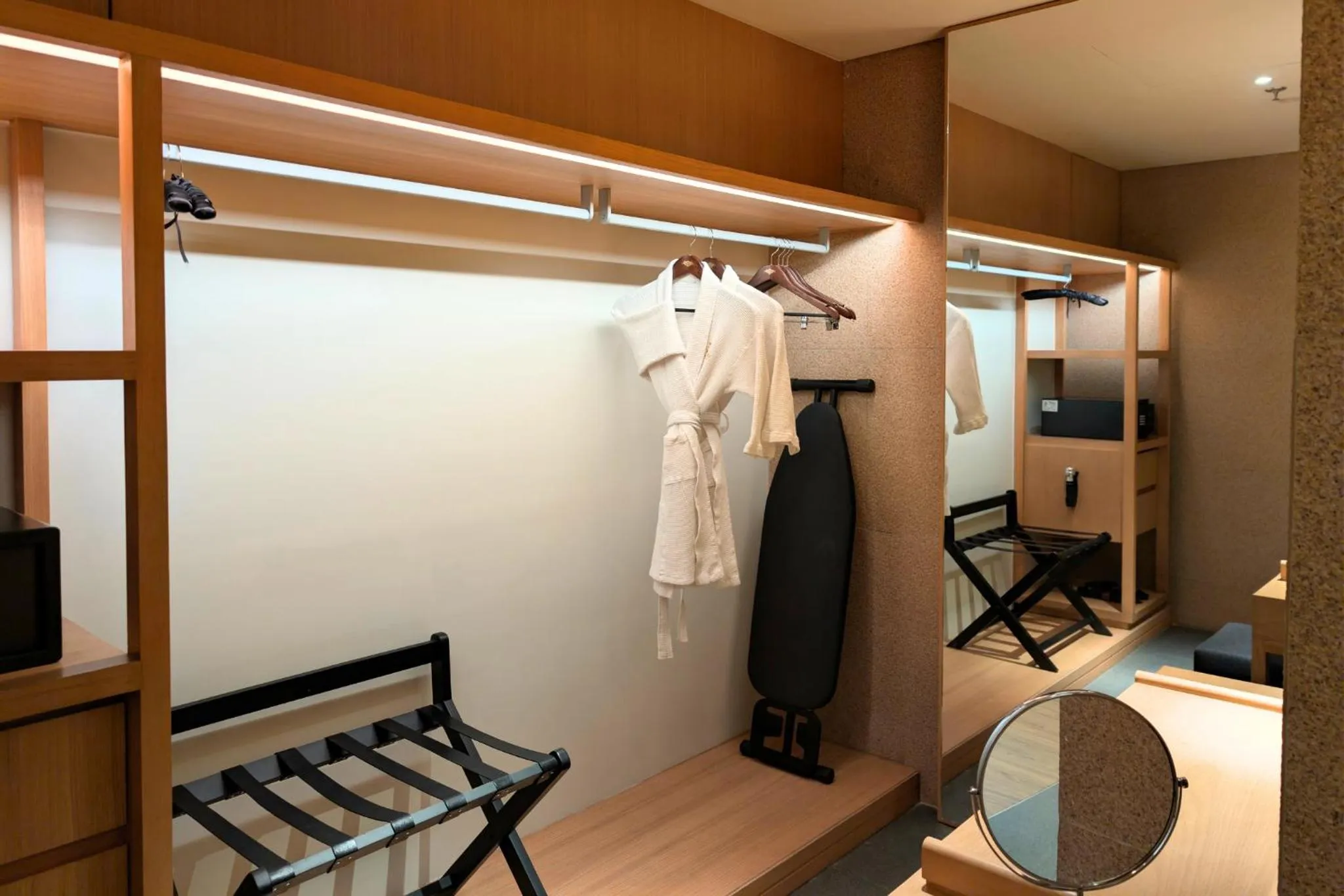wardrobe in Hotel Tentrem Jakarta