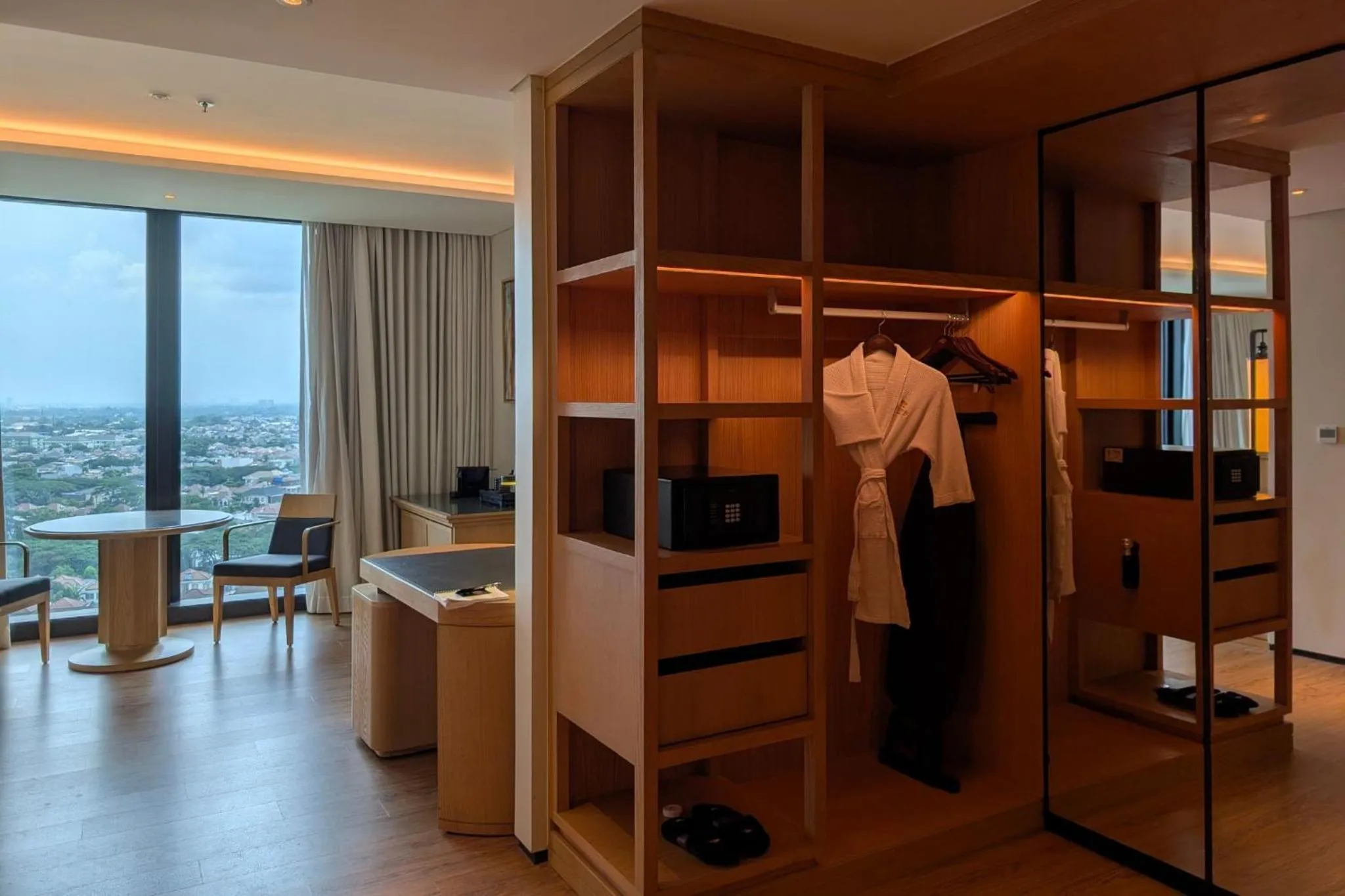 Living room in Hotel Tentrem Jakarta