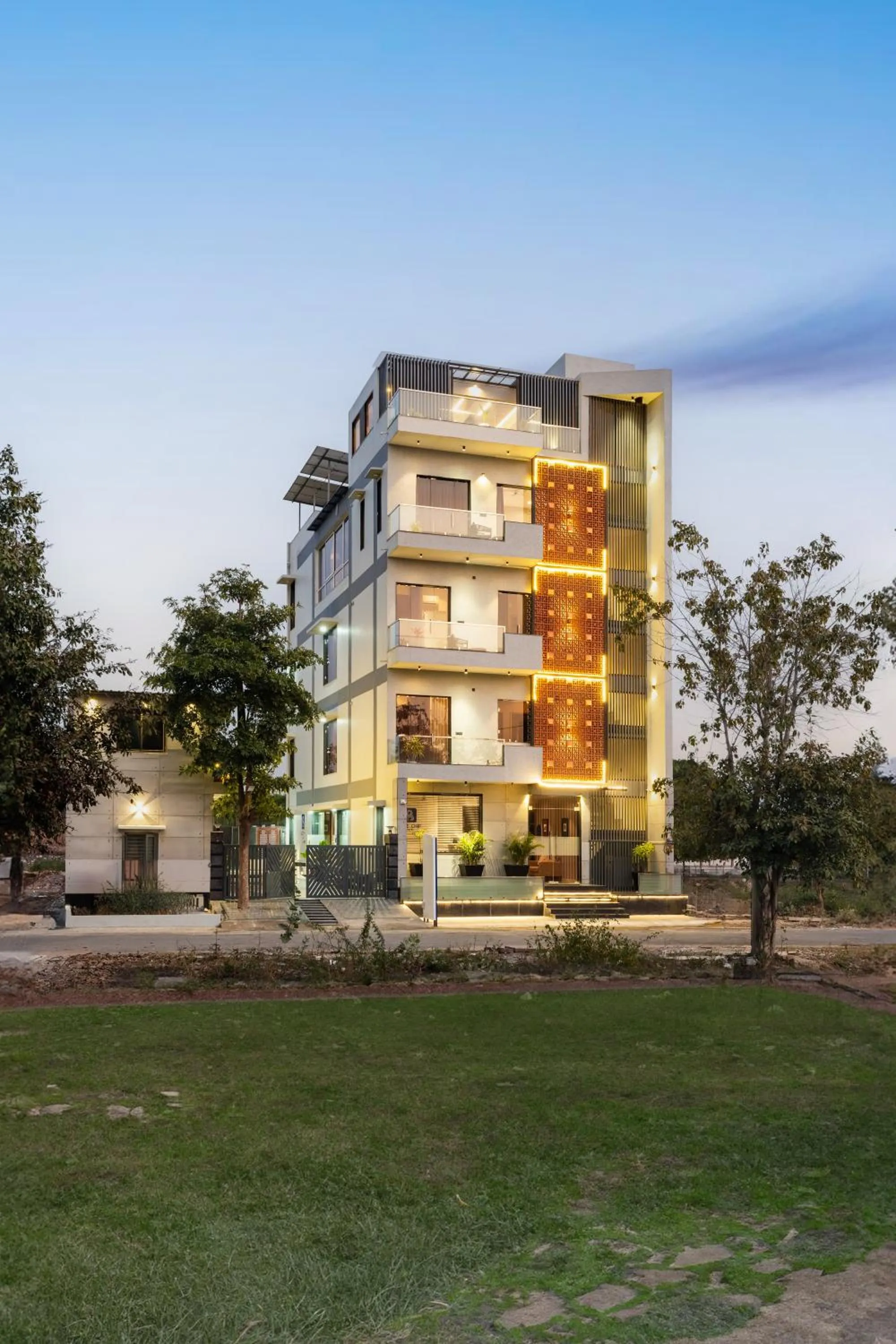 Property building in Blue Chip Stays - My Downtown Hotels