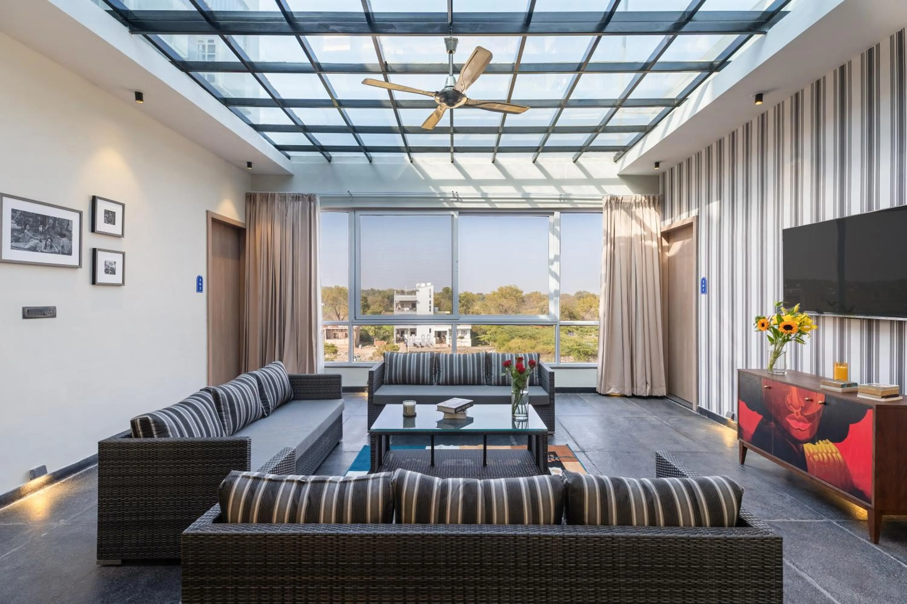 Lounge or bar in Blue Chip Stays - My Downtown Hotels