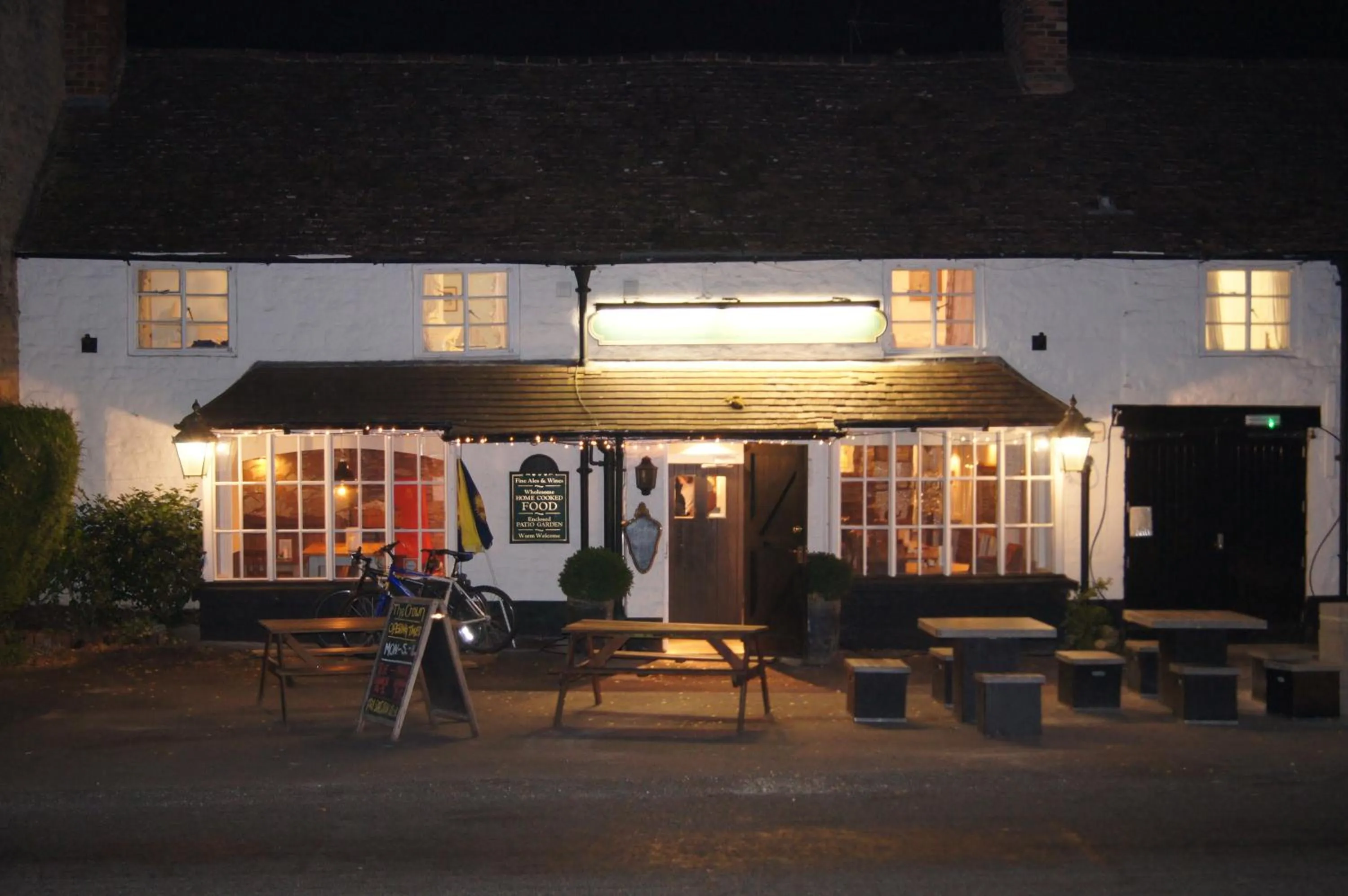 Facade/entrance in The Crown Inn, Kemerton