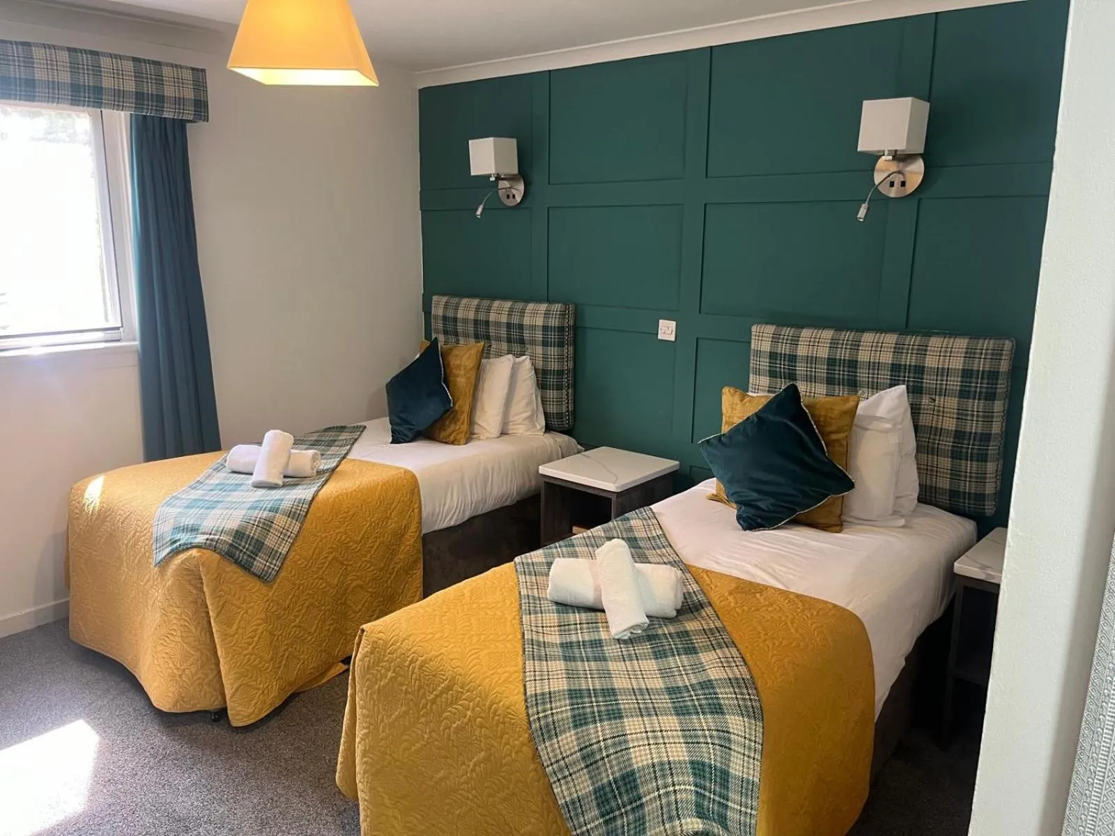 Bedroom, Bed in MacDonald Hotel & Cabins