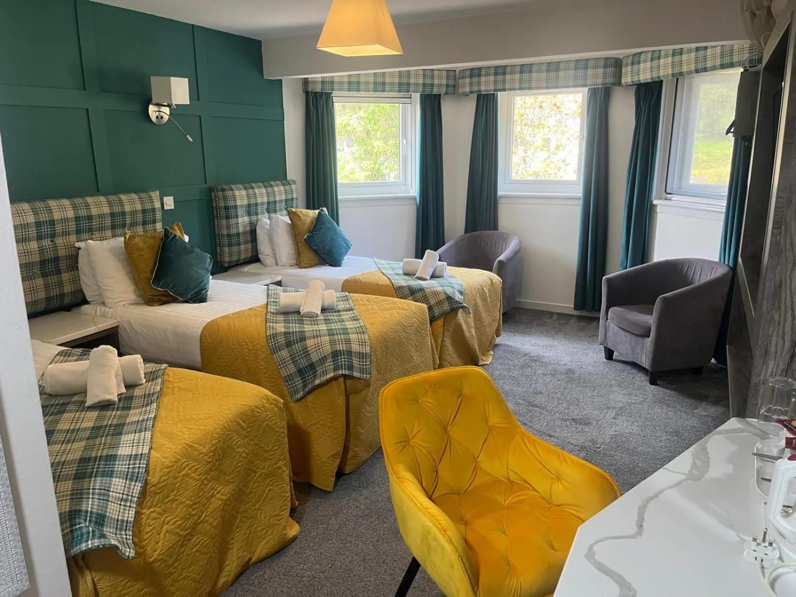 Bedroom, Bed in MacDonald Hotel & Cabins