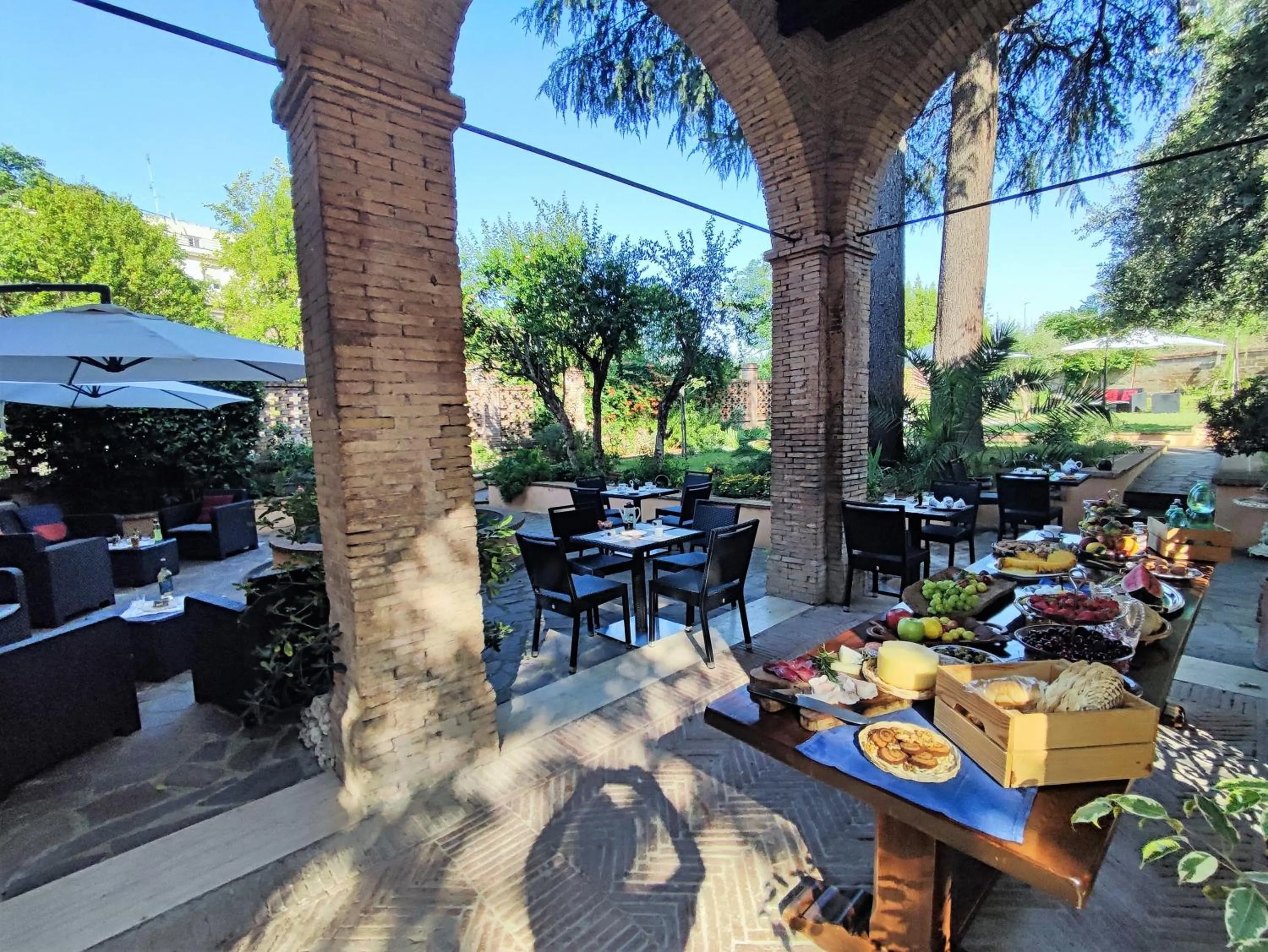 Food and drinks in Villa Alberici