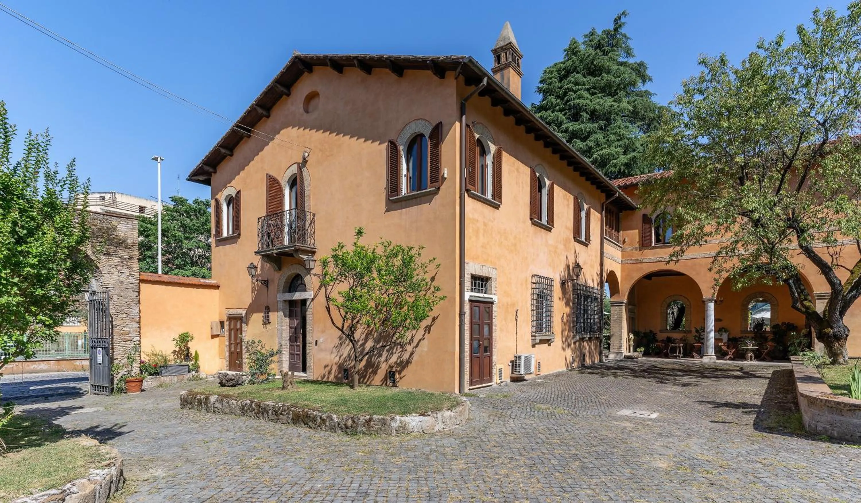Property building in Villa Alberici