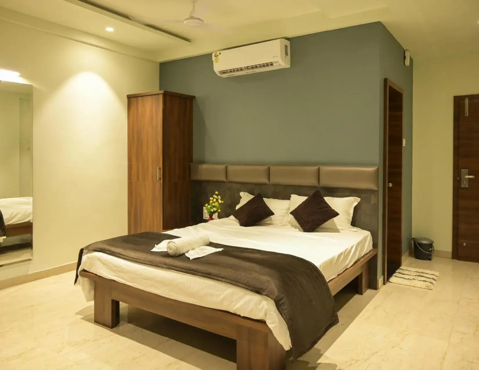 Deluxe Room - single occupancy in Hotel Limelight Deluxe Room - single occupancy in Hotel Limelight