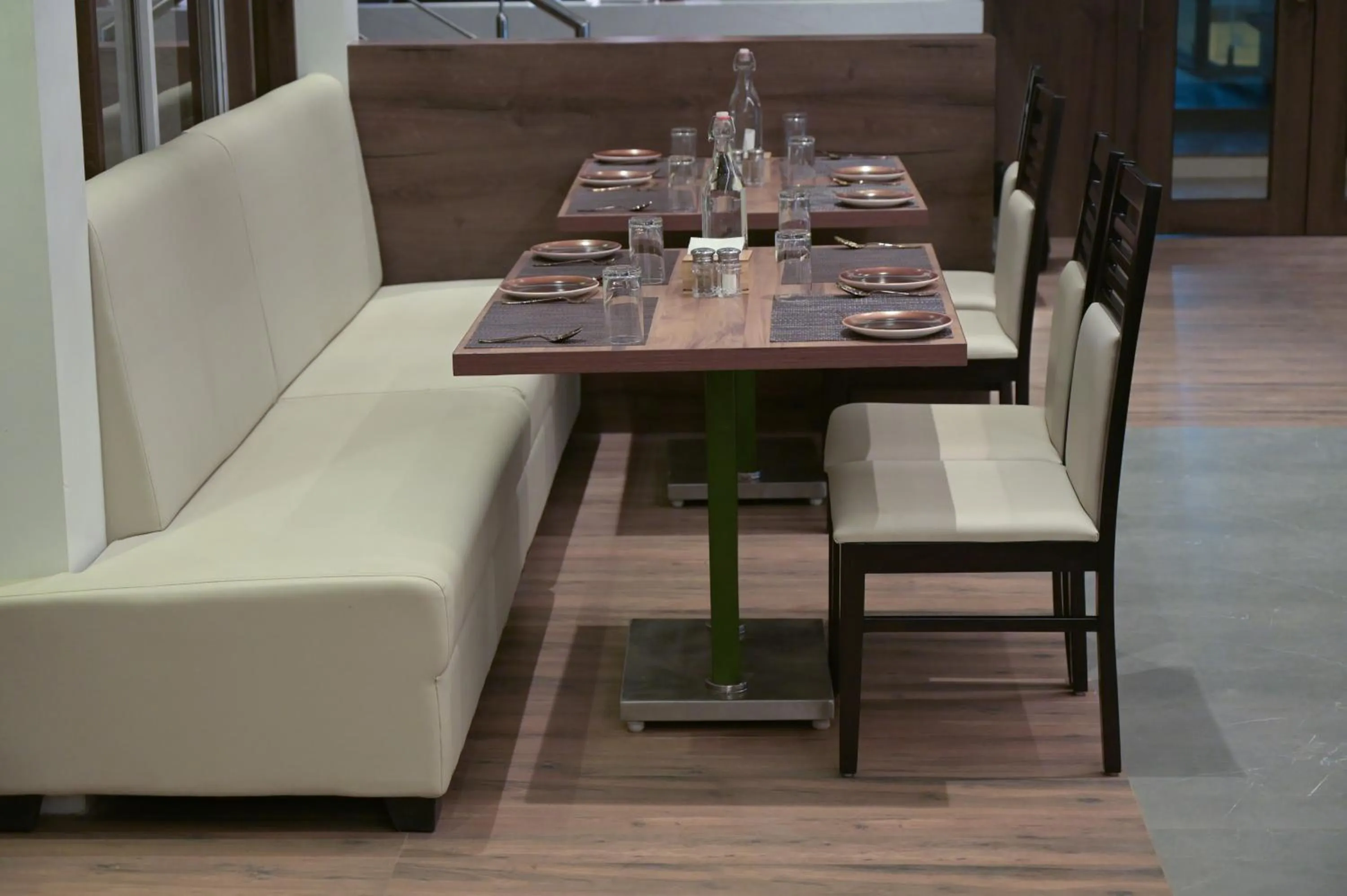 Restaurant/places to eat in Hotel Limelight