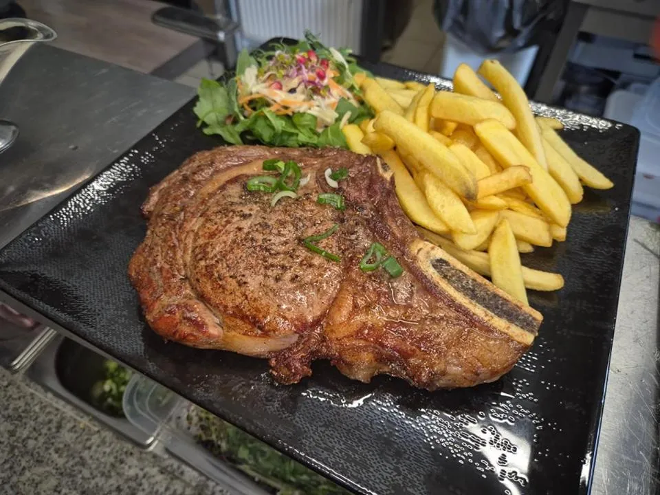 Restaurant/places to eat in Haras des Chartreux