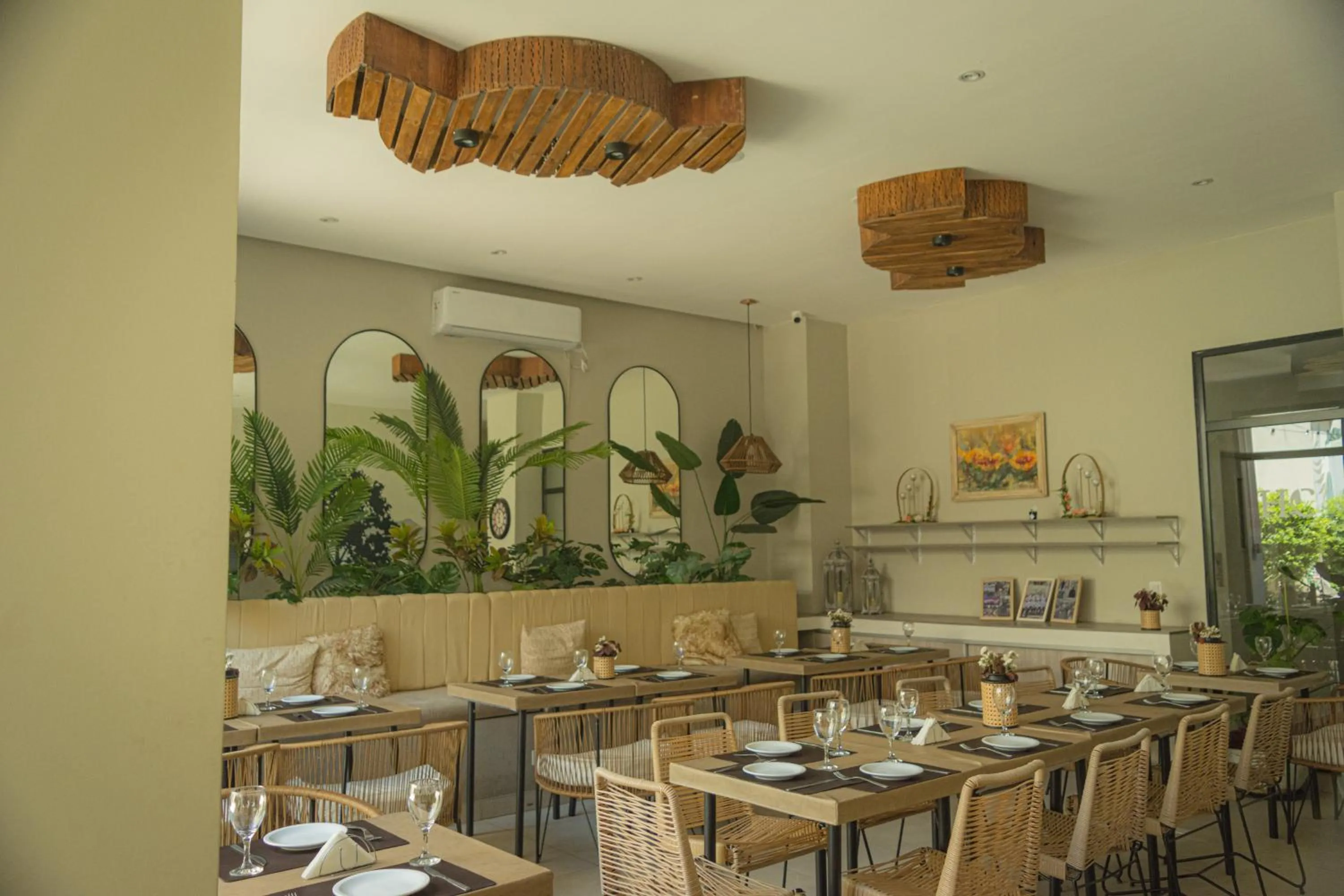 Restaurant/places to eat in Hotel Caseros Salta