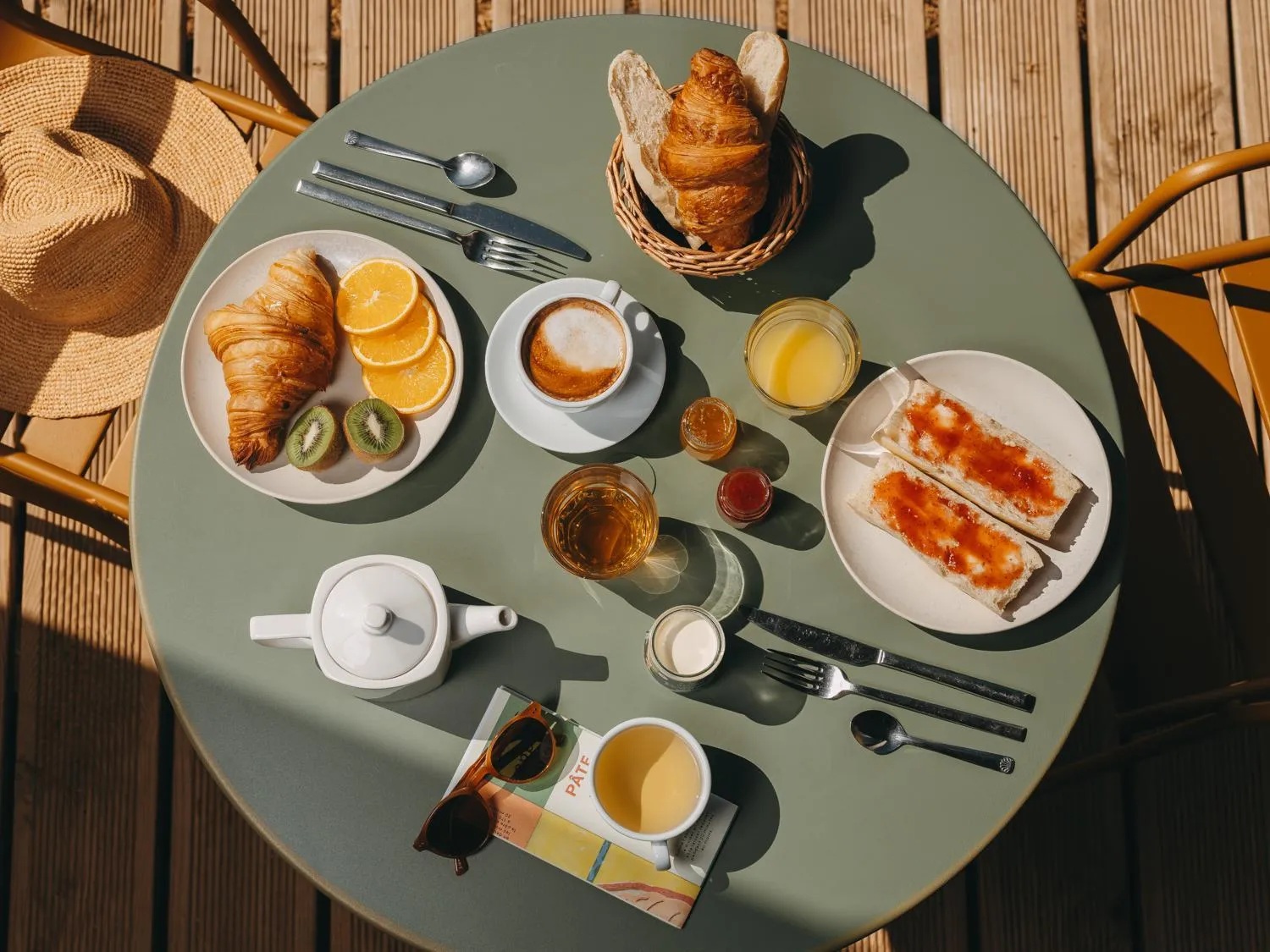 Breakfast in Hôtel le Bout du Parc de Versailles