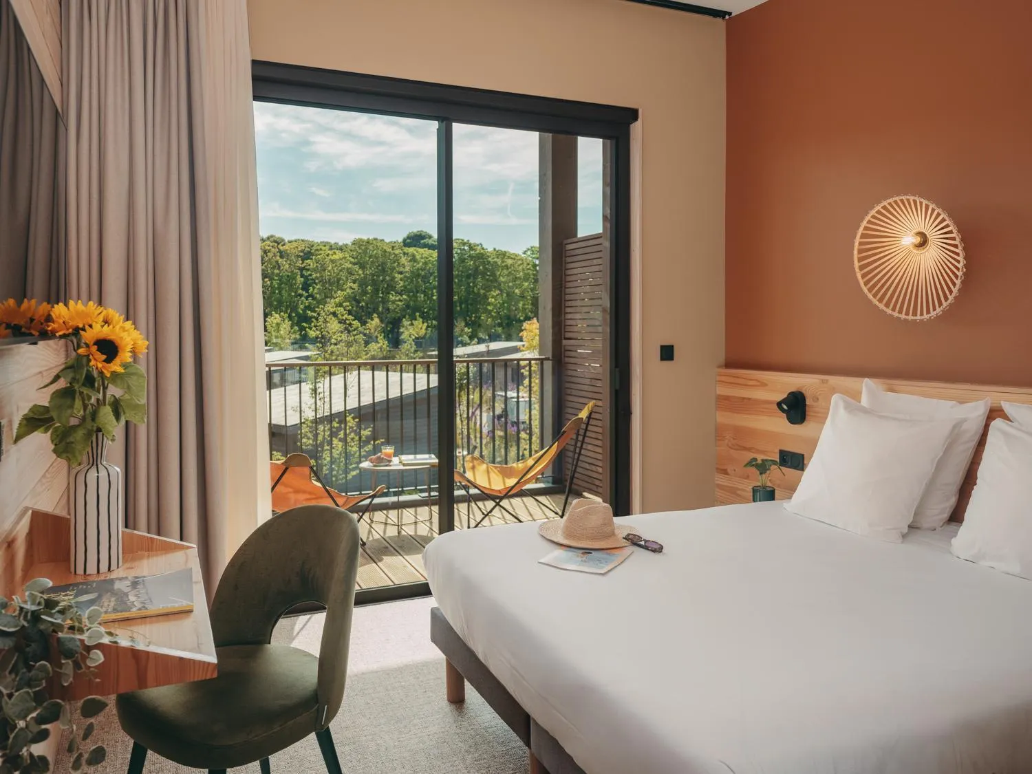 Natural landscape, Bed in Hôtel le Bout du Parc de Versailles