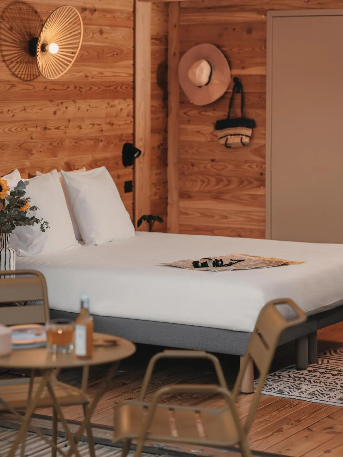 Bed in Hôtel le Bout du Parc de Versailles