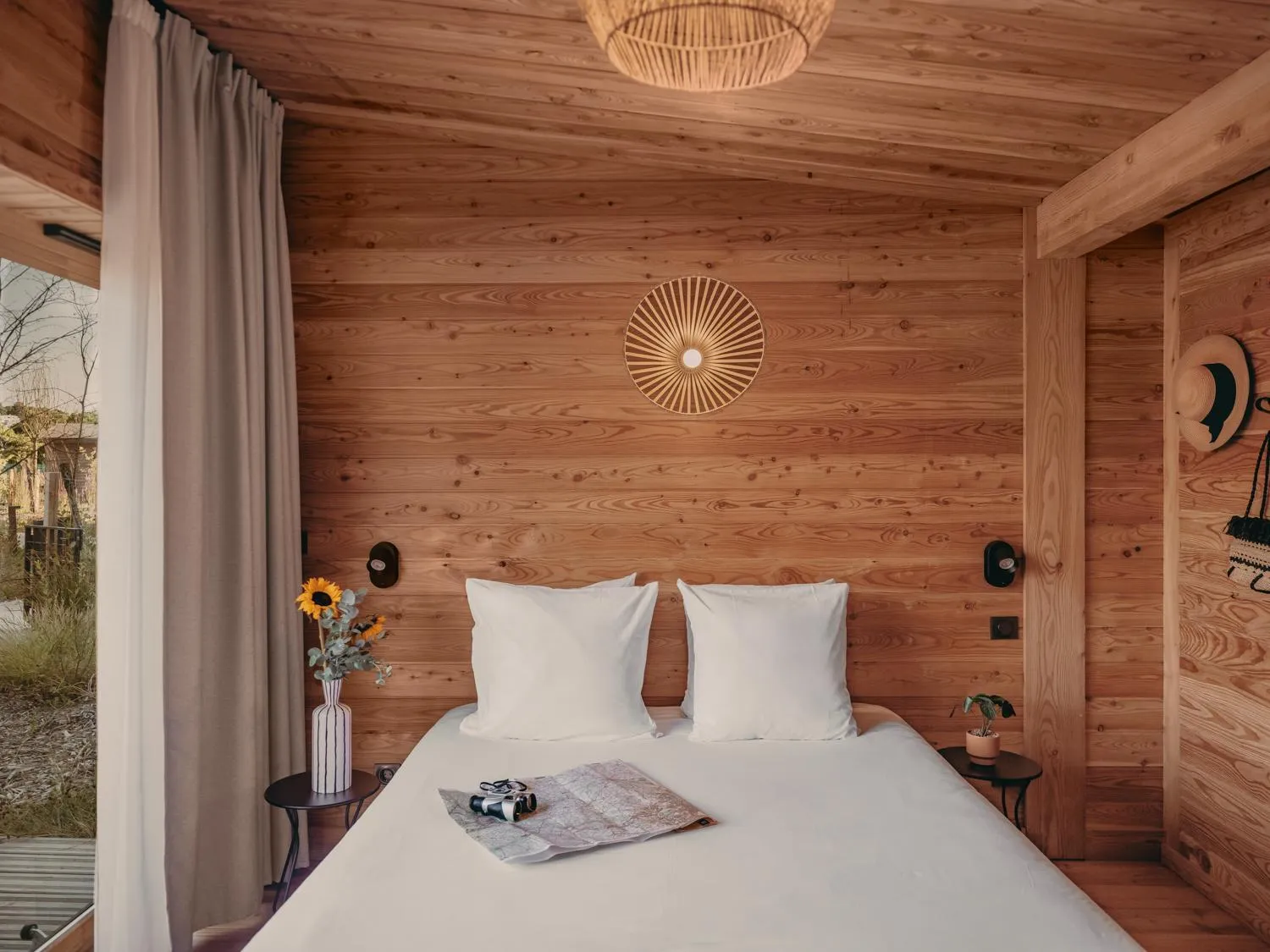 Bed in Hôtel le Bout du Parc de Versailles