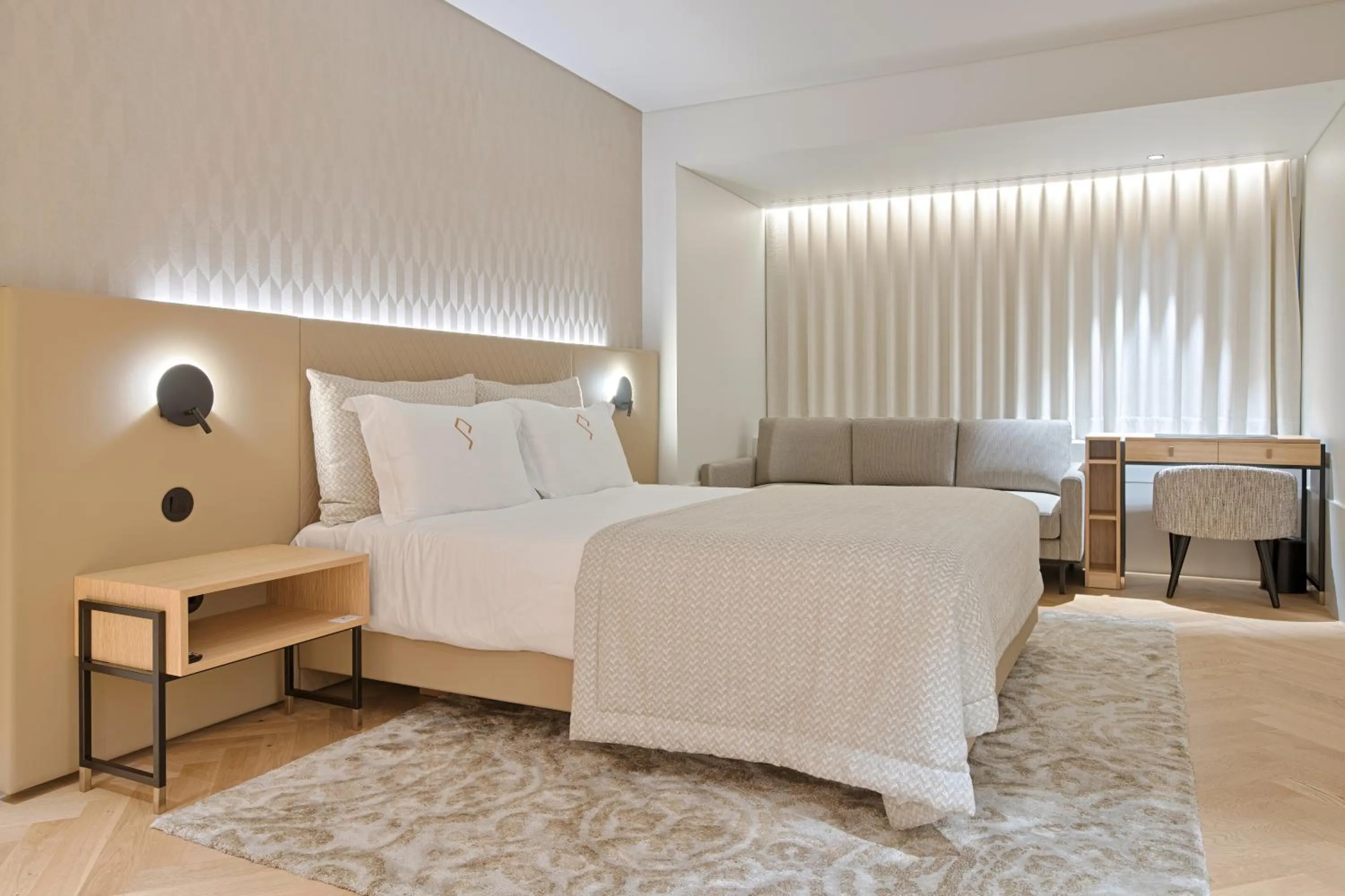 Bed in Palatial Suites