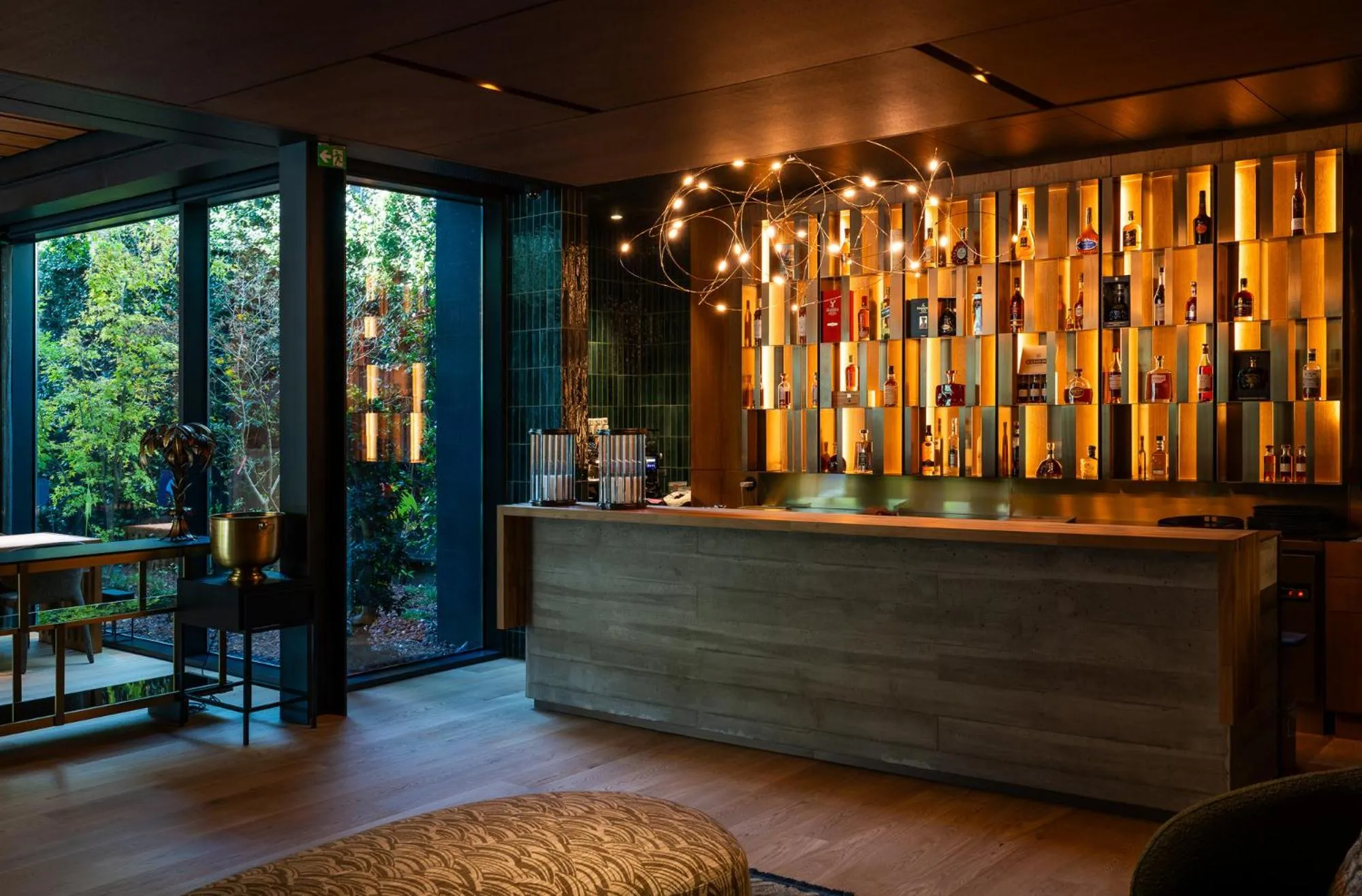 Restaurant/places to eat in Palatial Suites