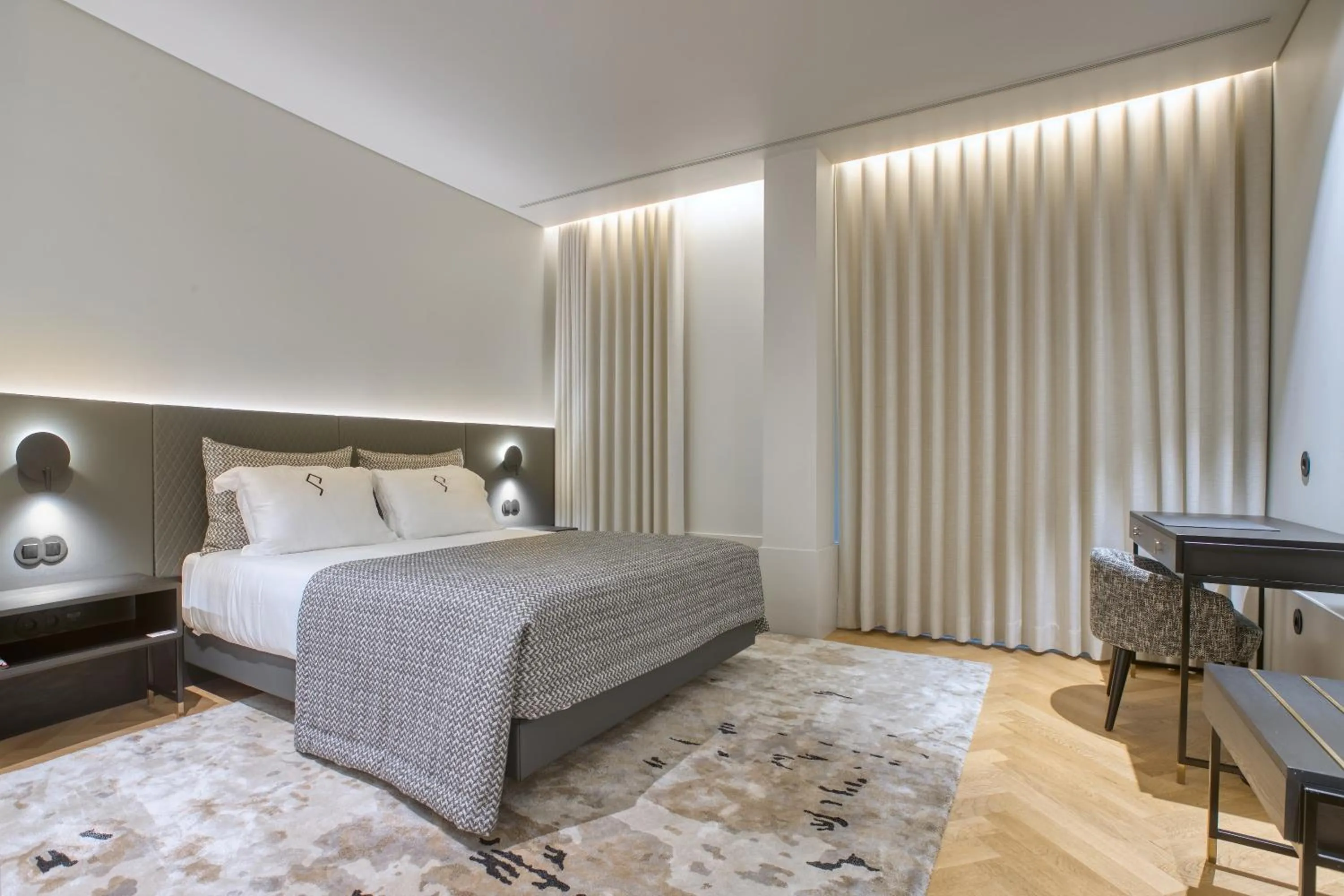 Bed in Palatial Suites