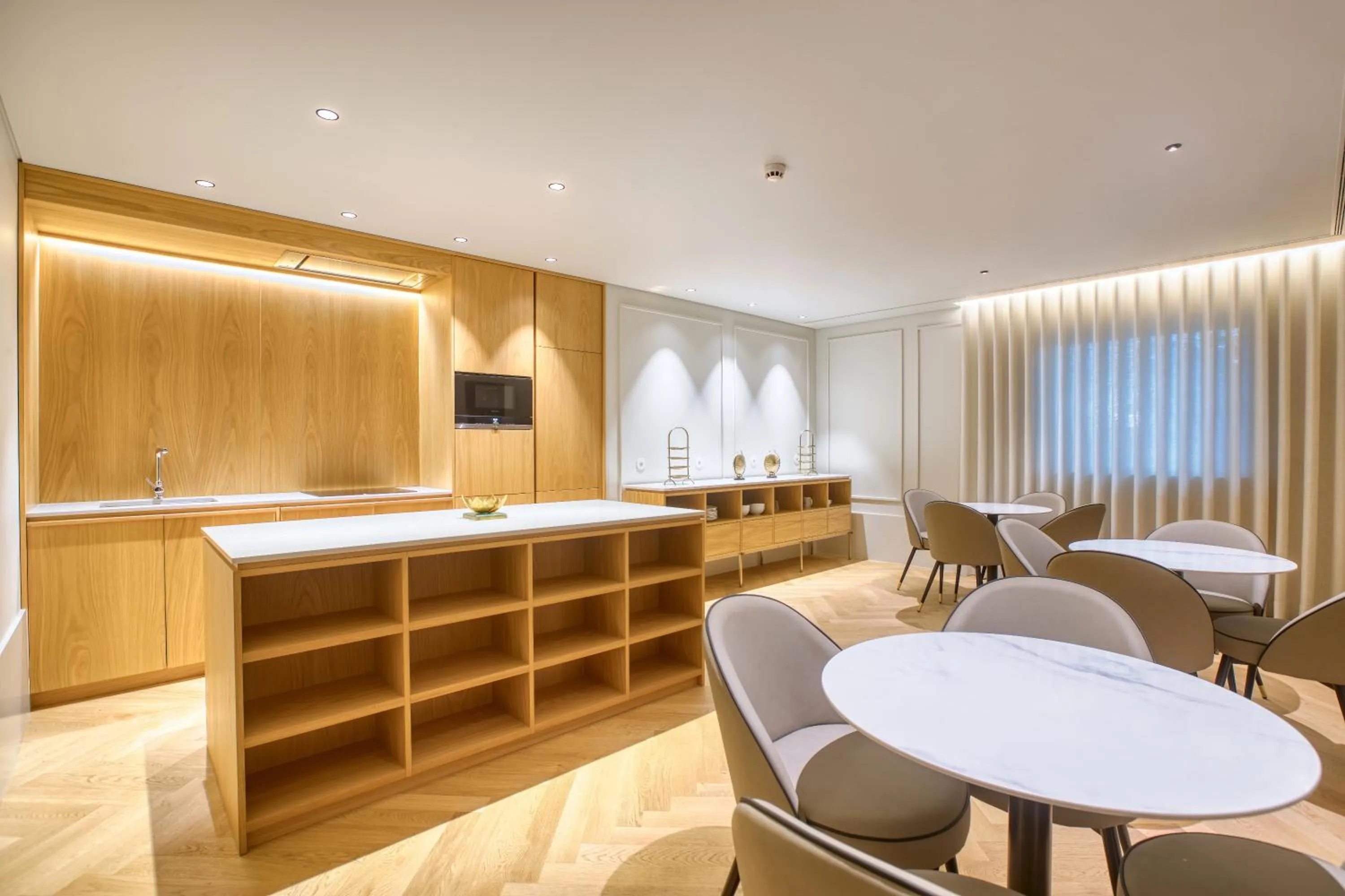 Kitchen or kitchenette in Palatial Suites