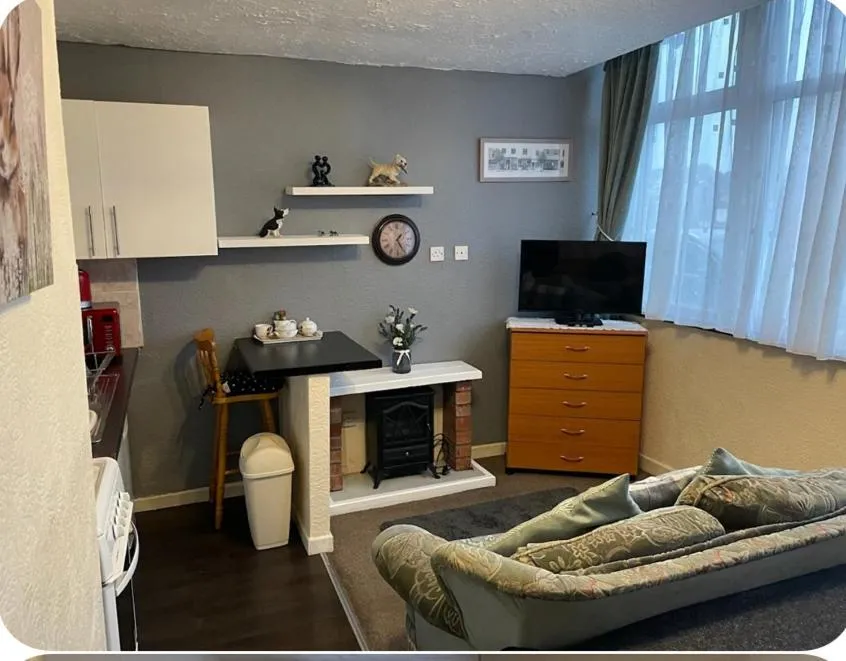 One-Bedroom Apartment in Sarnia Holiday Flats