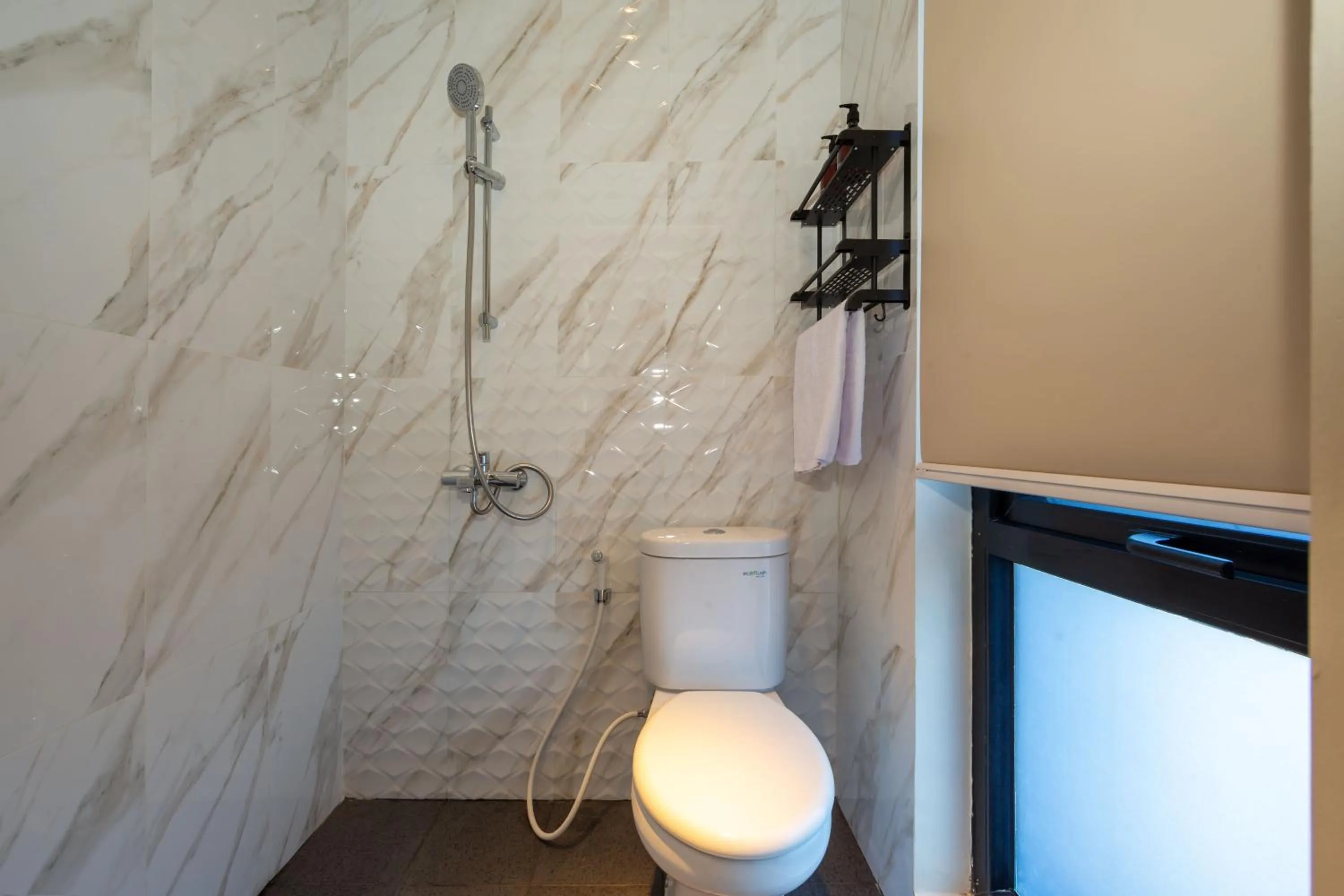 Toilet in Cove Tripuri House Bali