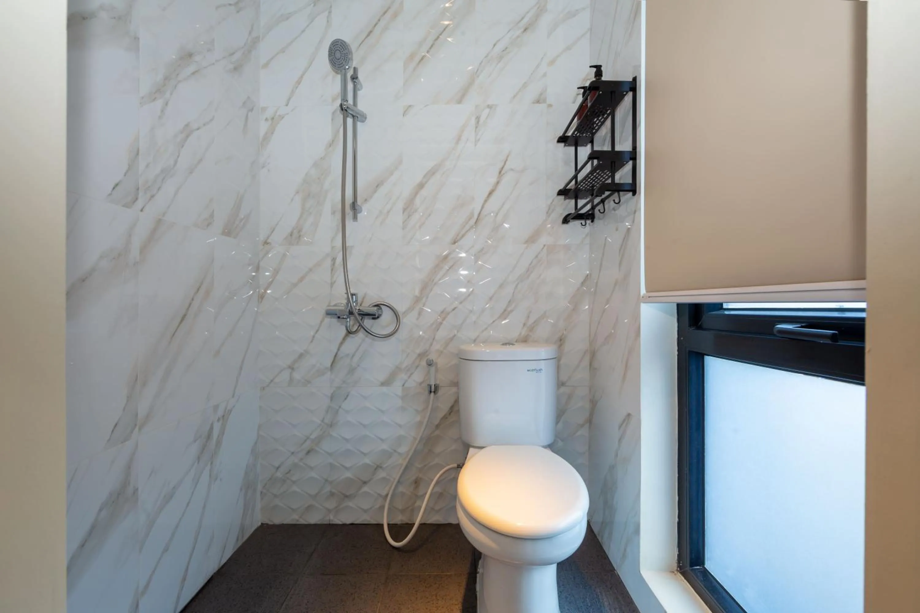 Toilet in Cove Tripuri House Bali