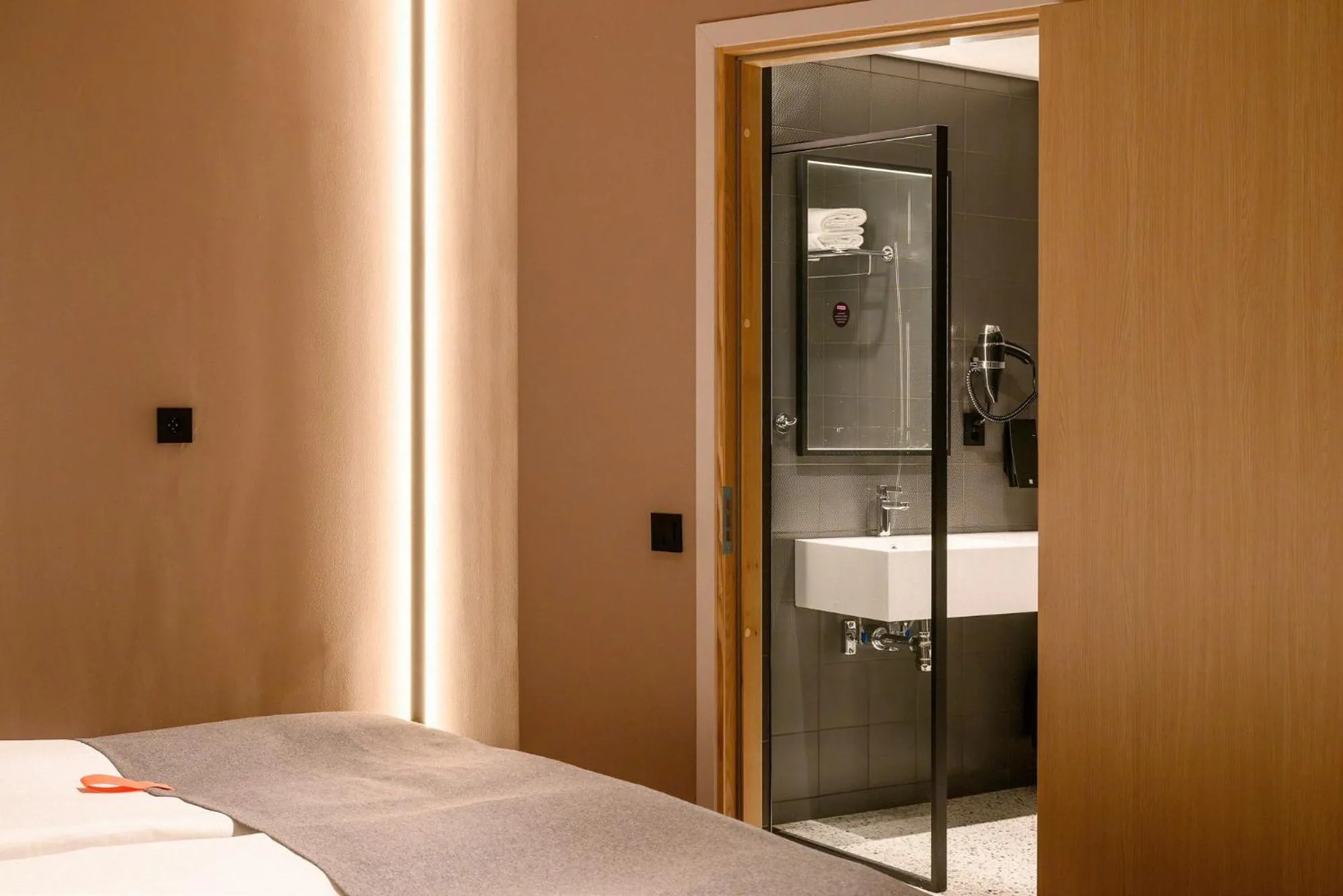 Bathroom, Bed in Citybox Stockholm