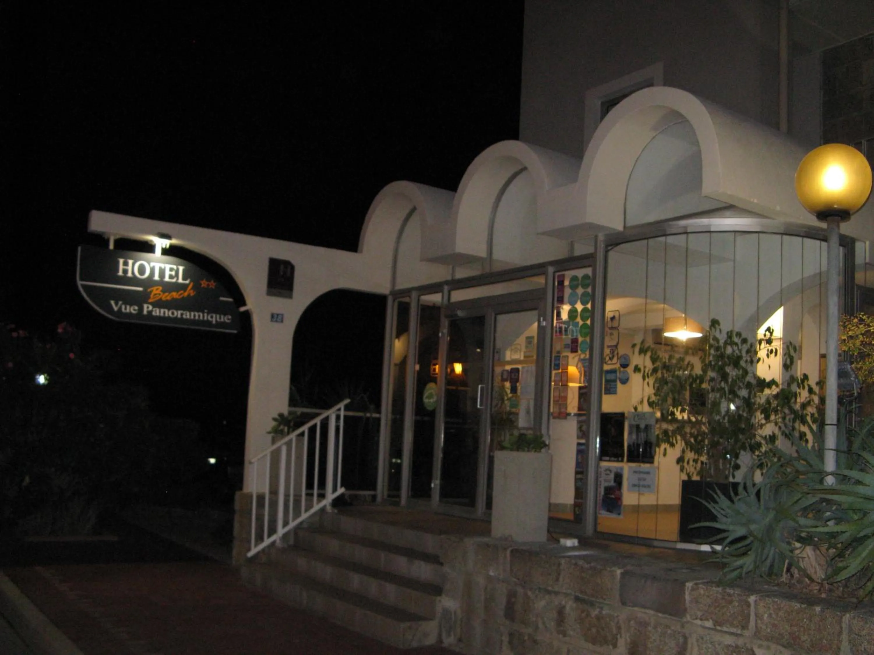 Facade/entrance in Hôtel Beach