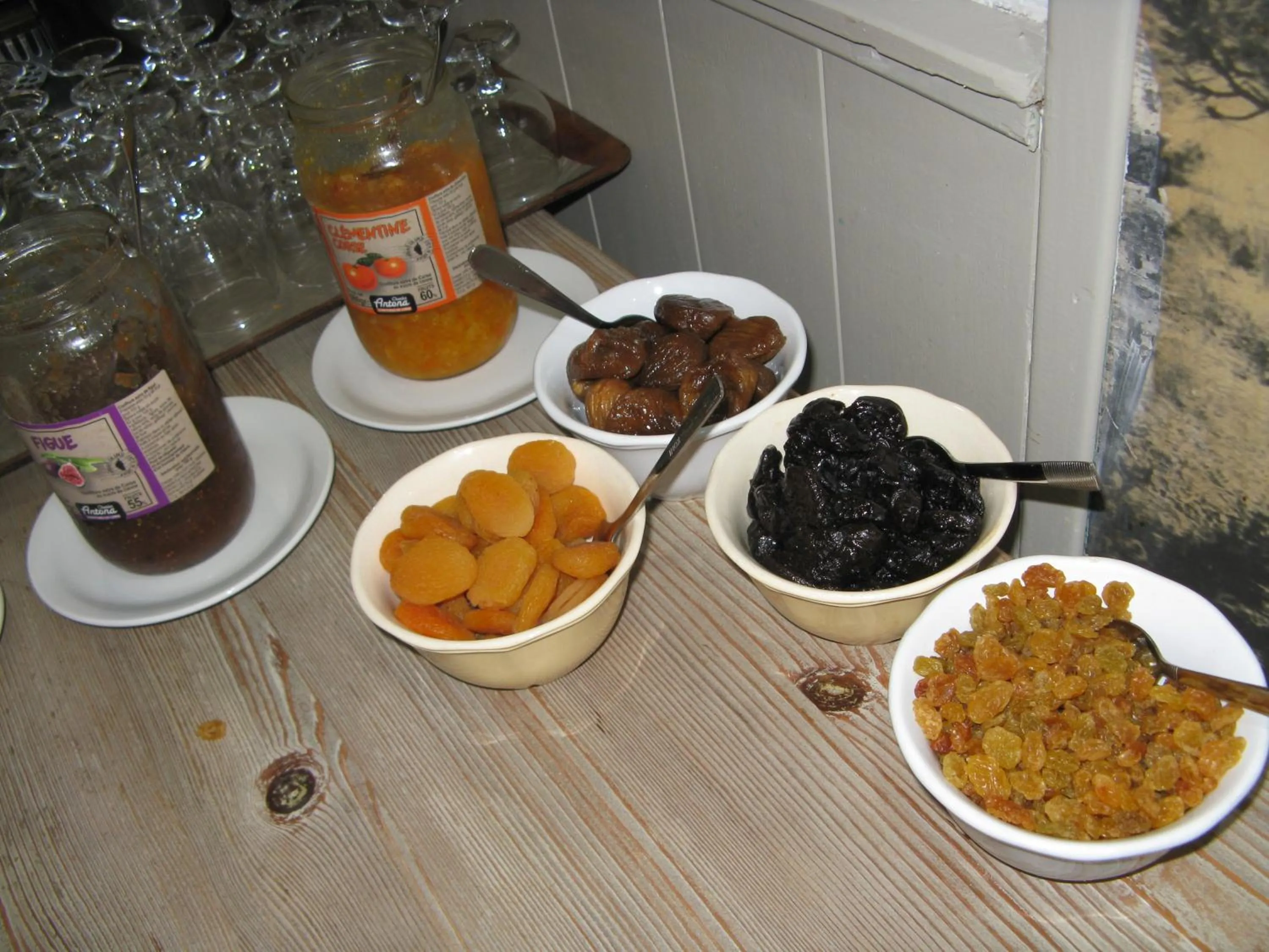 Buffet breakfast in Hôtel Beach