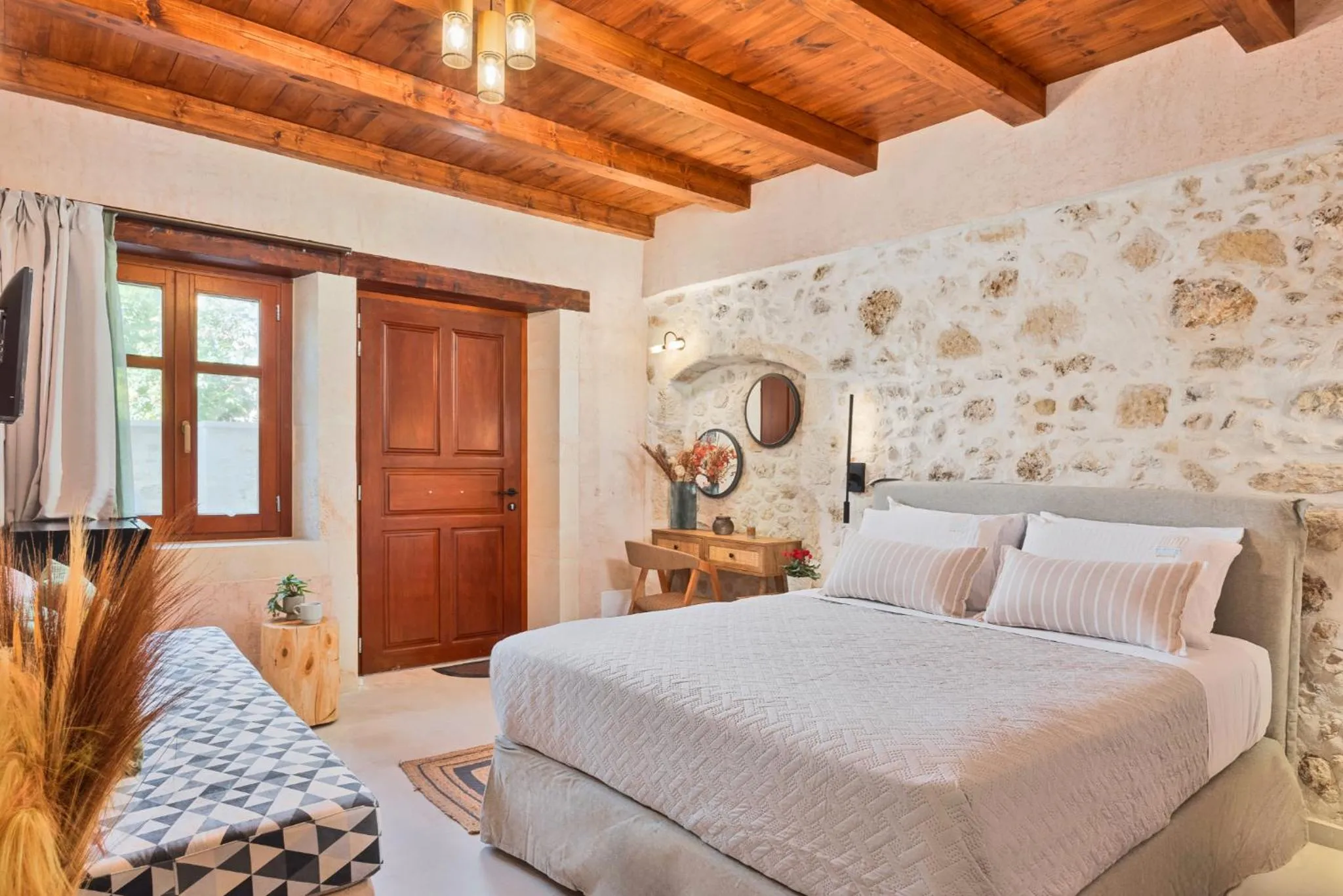 Bed in Mansio Boutique Hotel