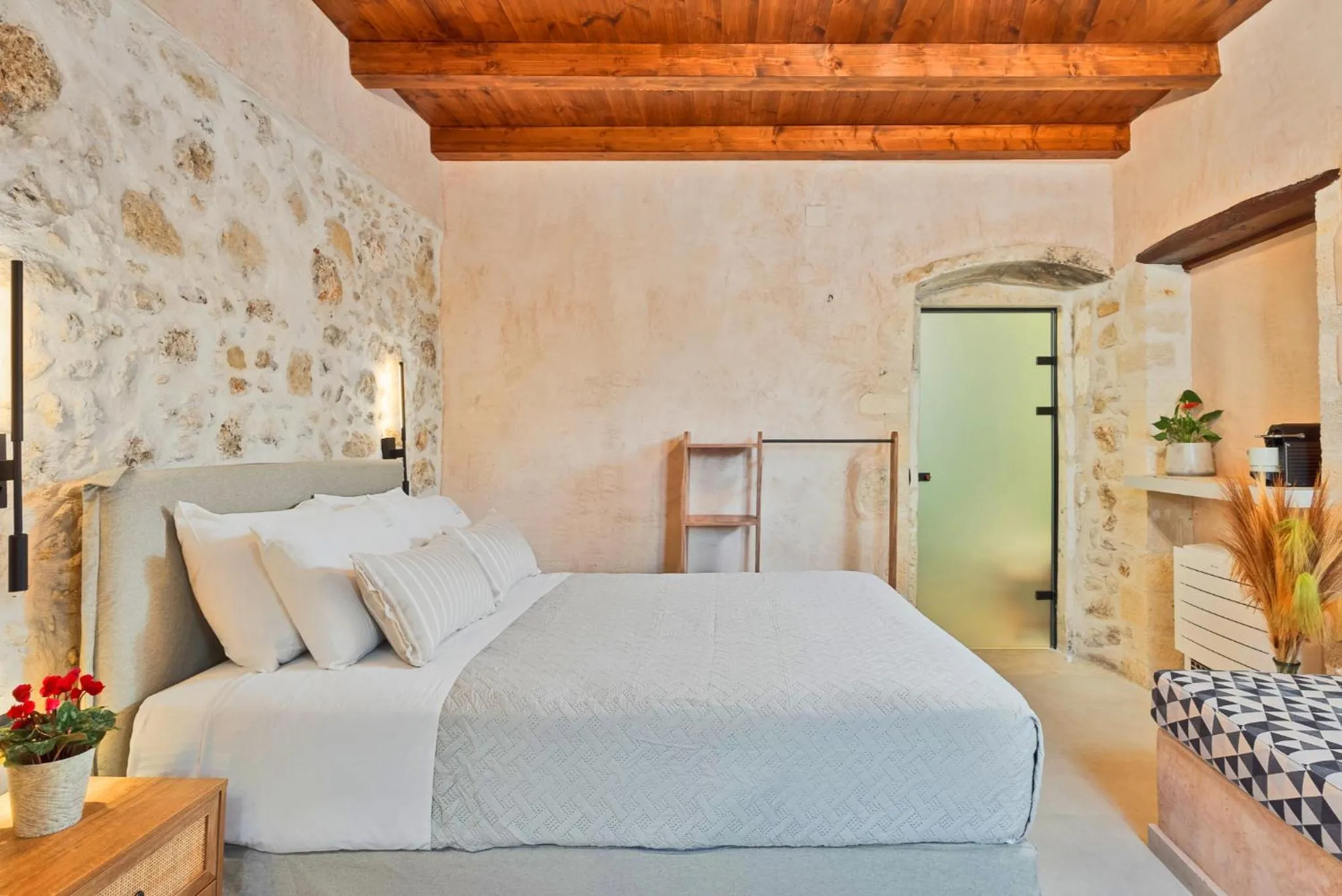 Bed in Mansio Boutique Hotel