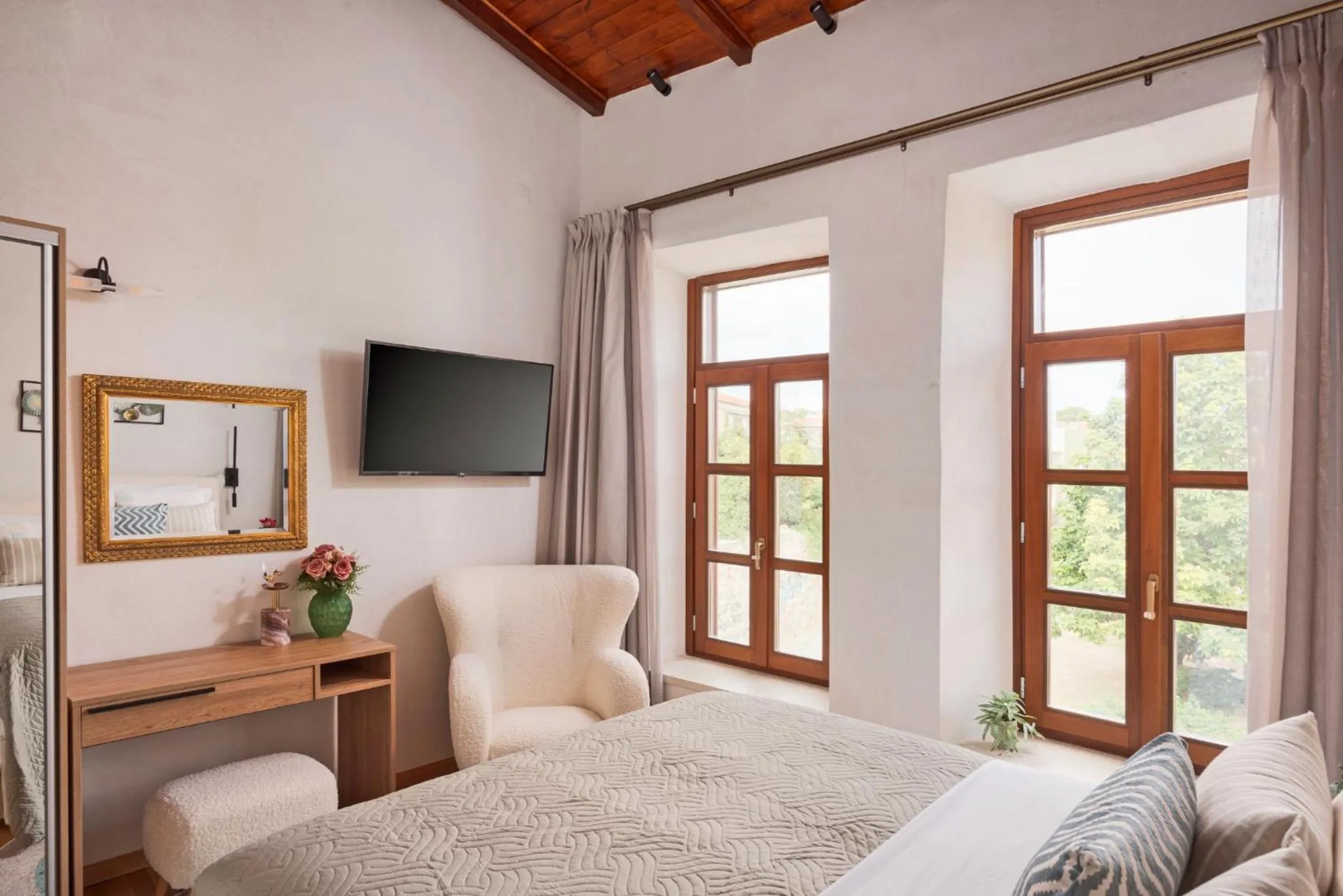 Bed in Mansio Boutique Hotel