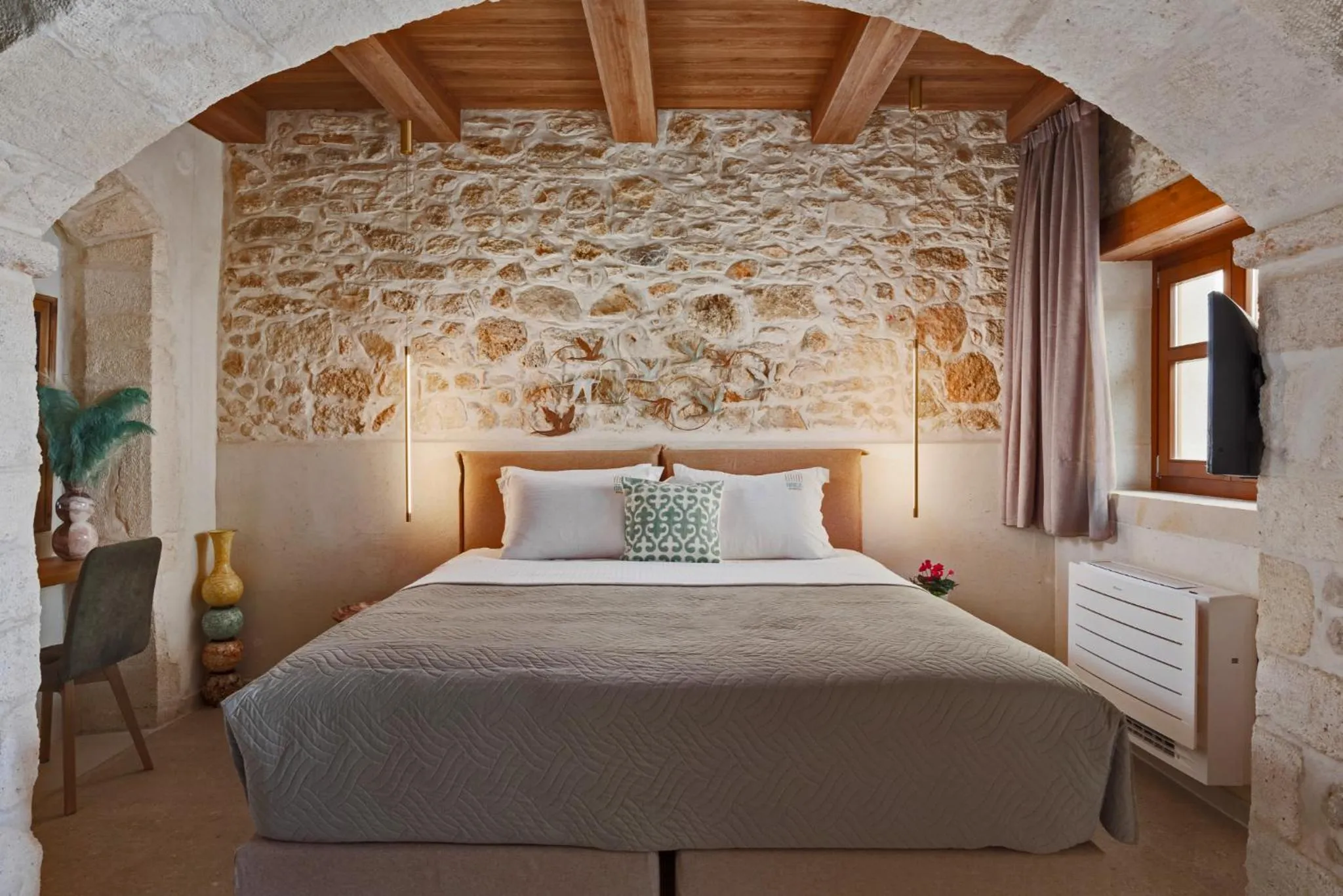 Bed in Mansio Boutique Hotel