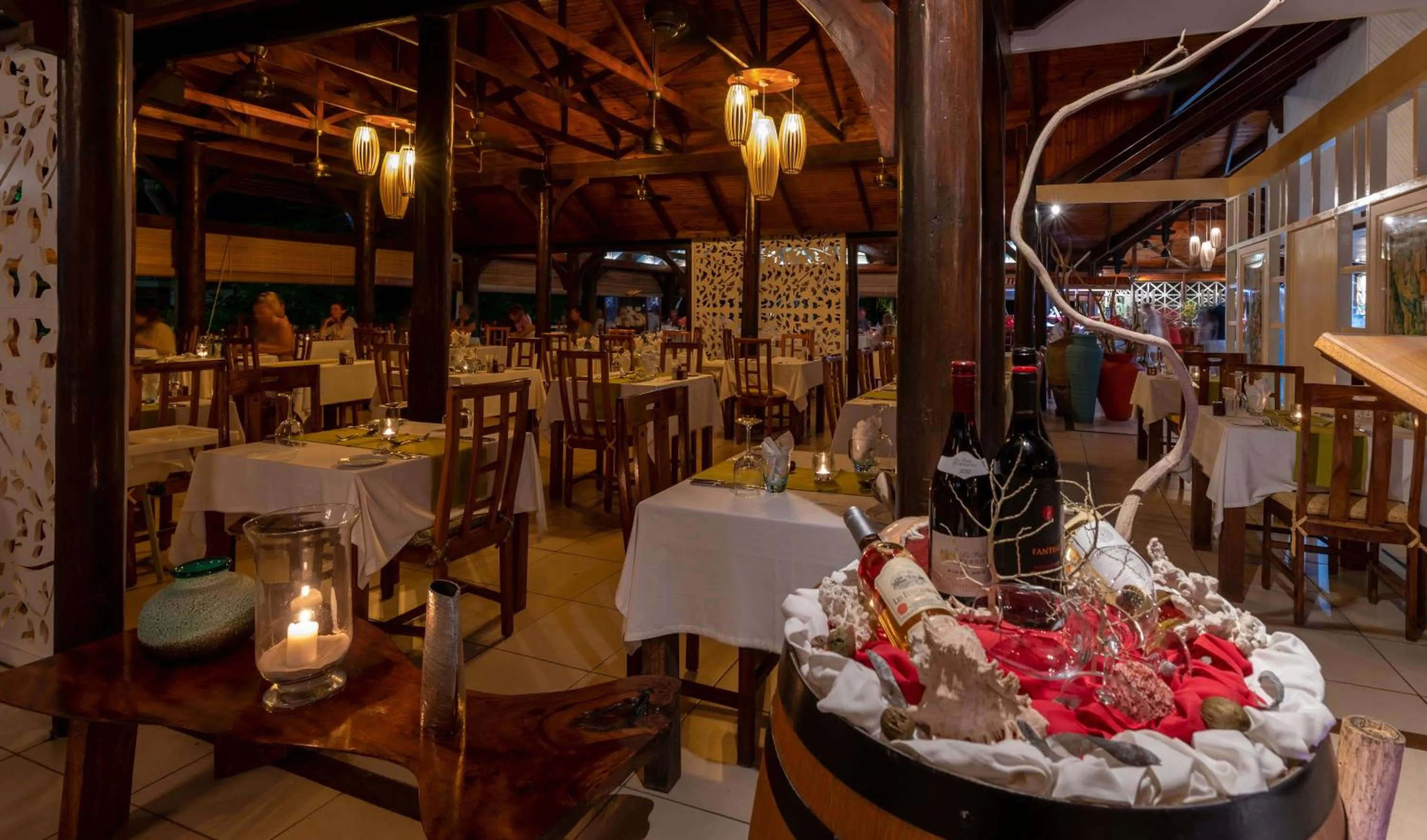 Restaurant/places to eat in Acajou Beach Resort