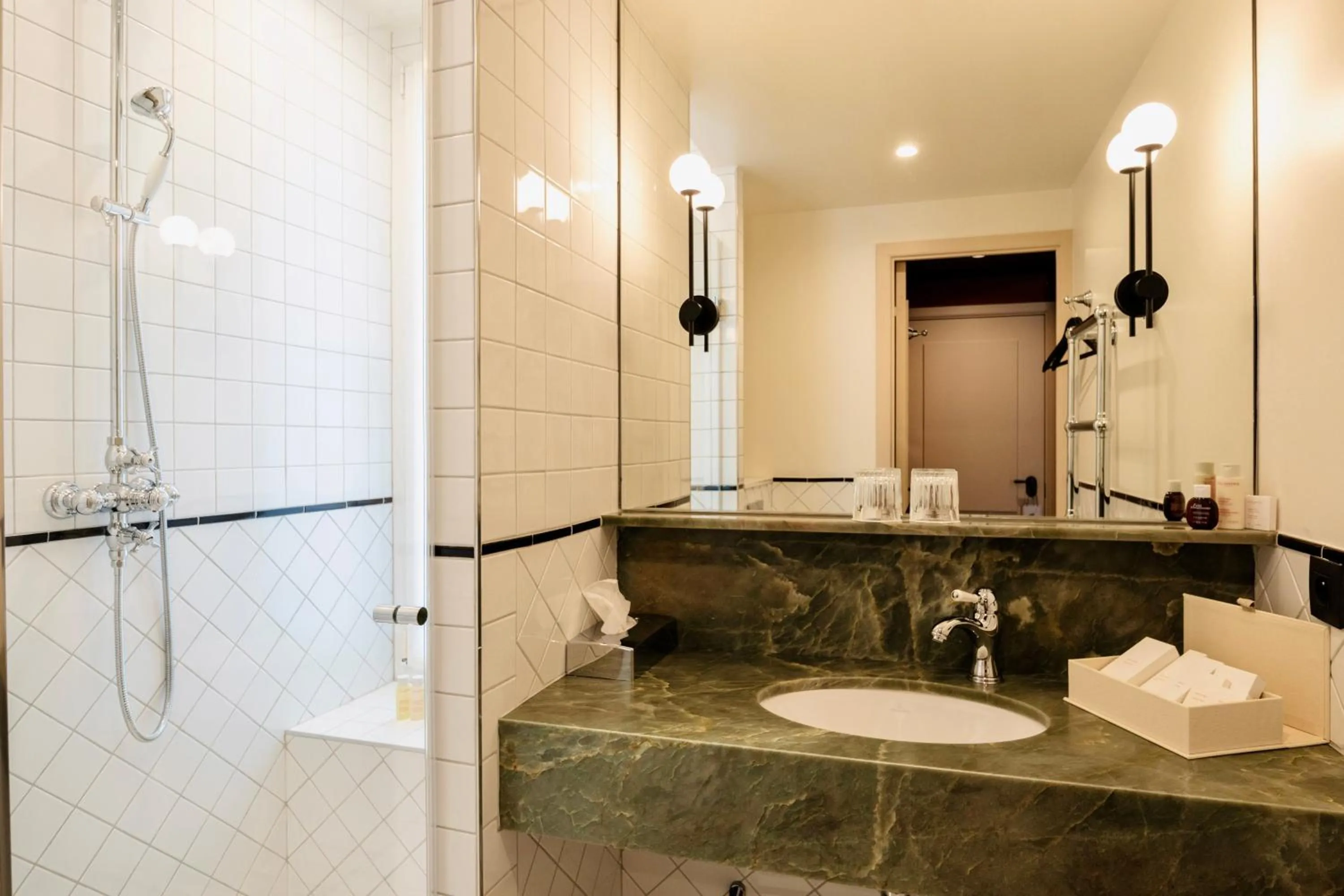 Bathroom in UNE AUTRE CHAMBRE