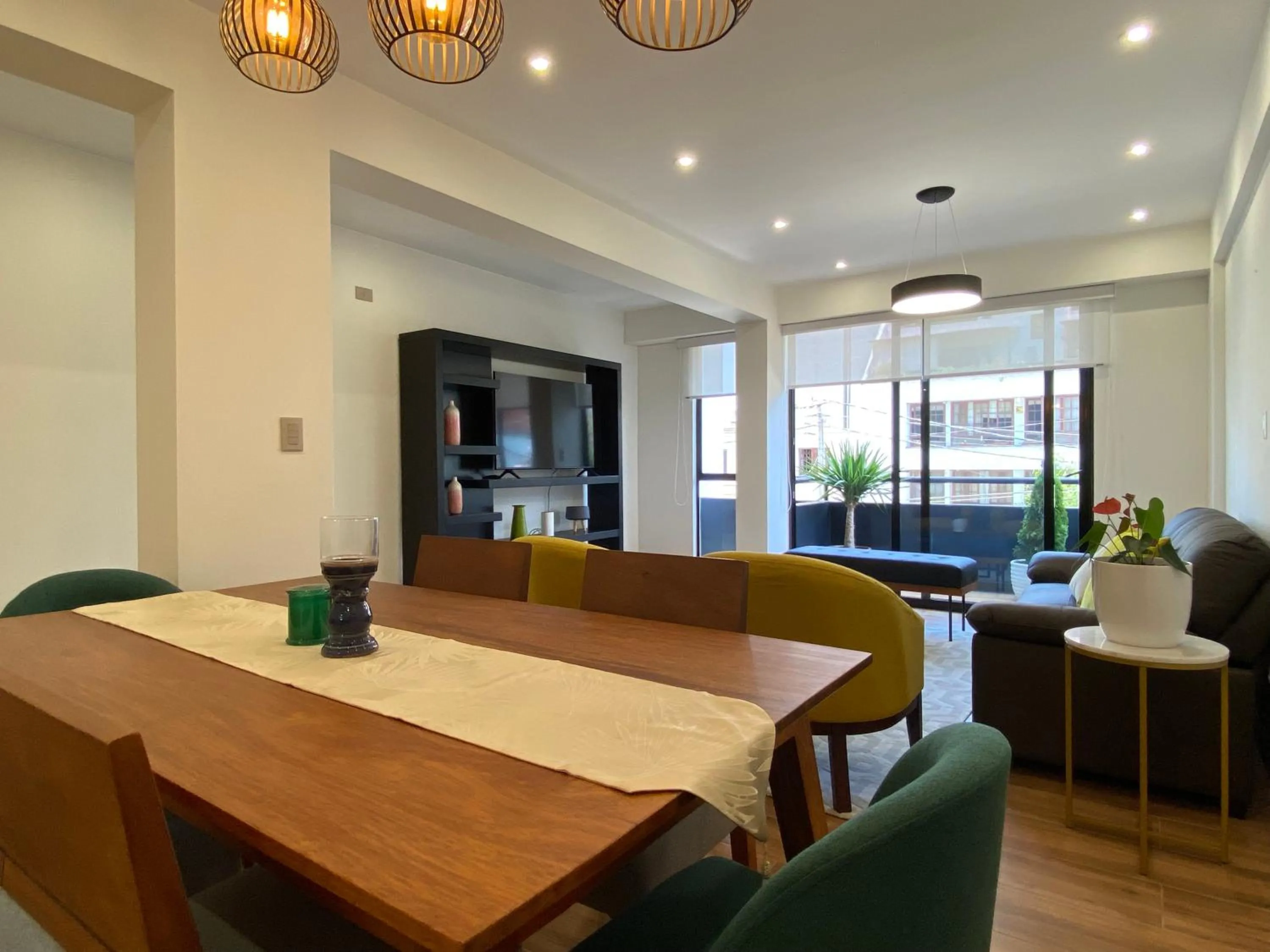 Dining area in Borgoño By Wynwood House