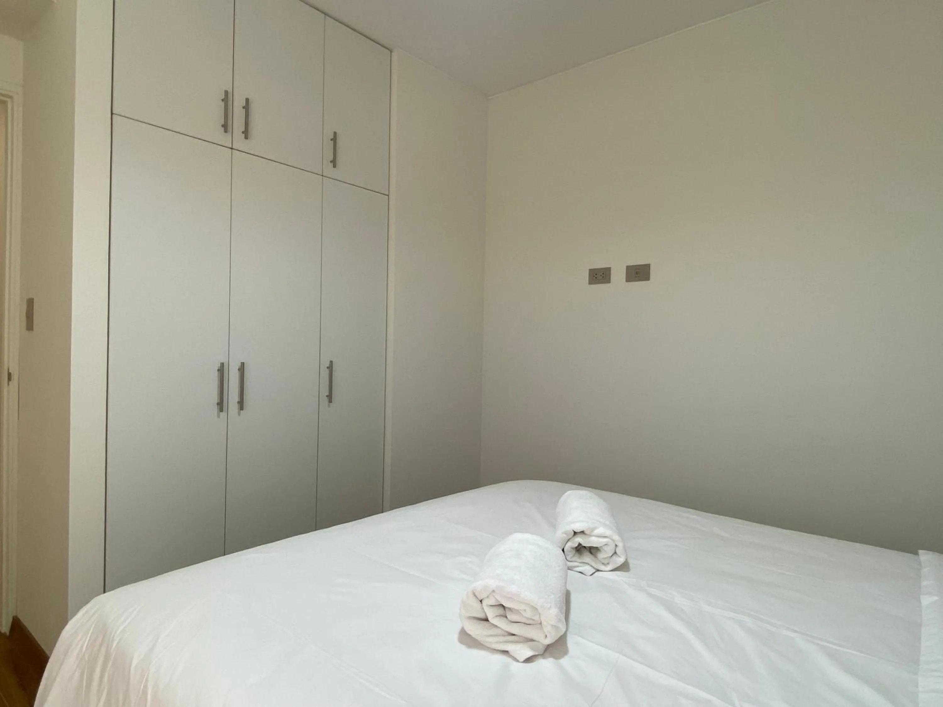 Photo of the whole room, Bed in Borgoño By Wynwood House