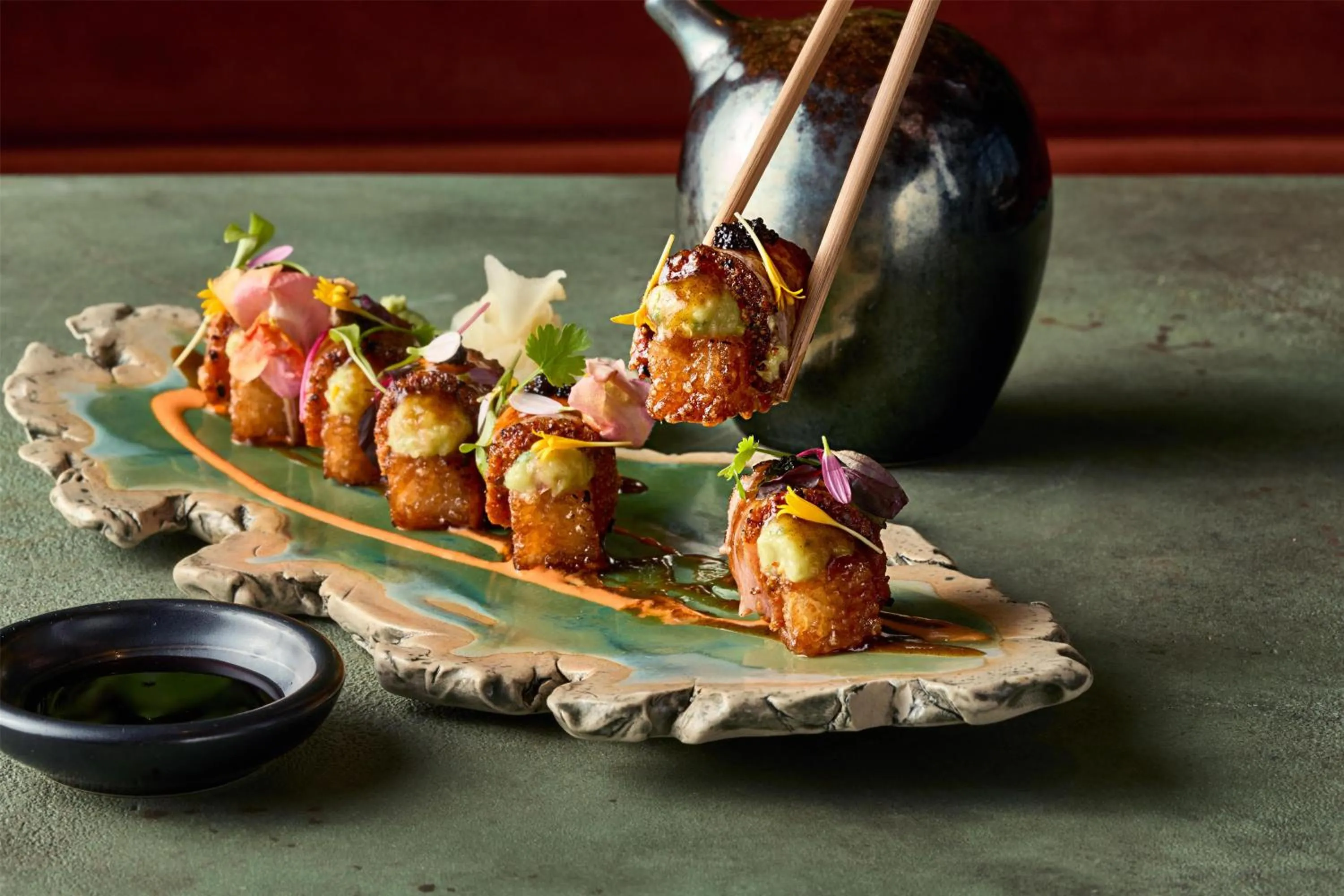 Lounge or bar in Conrad Bahrain Financial Harbour