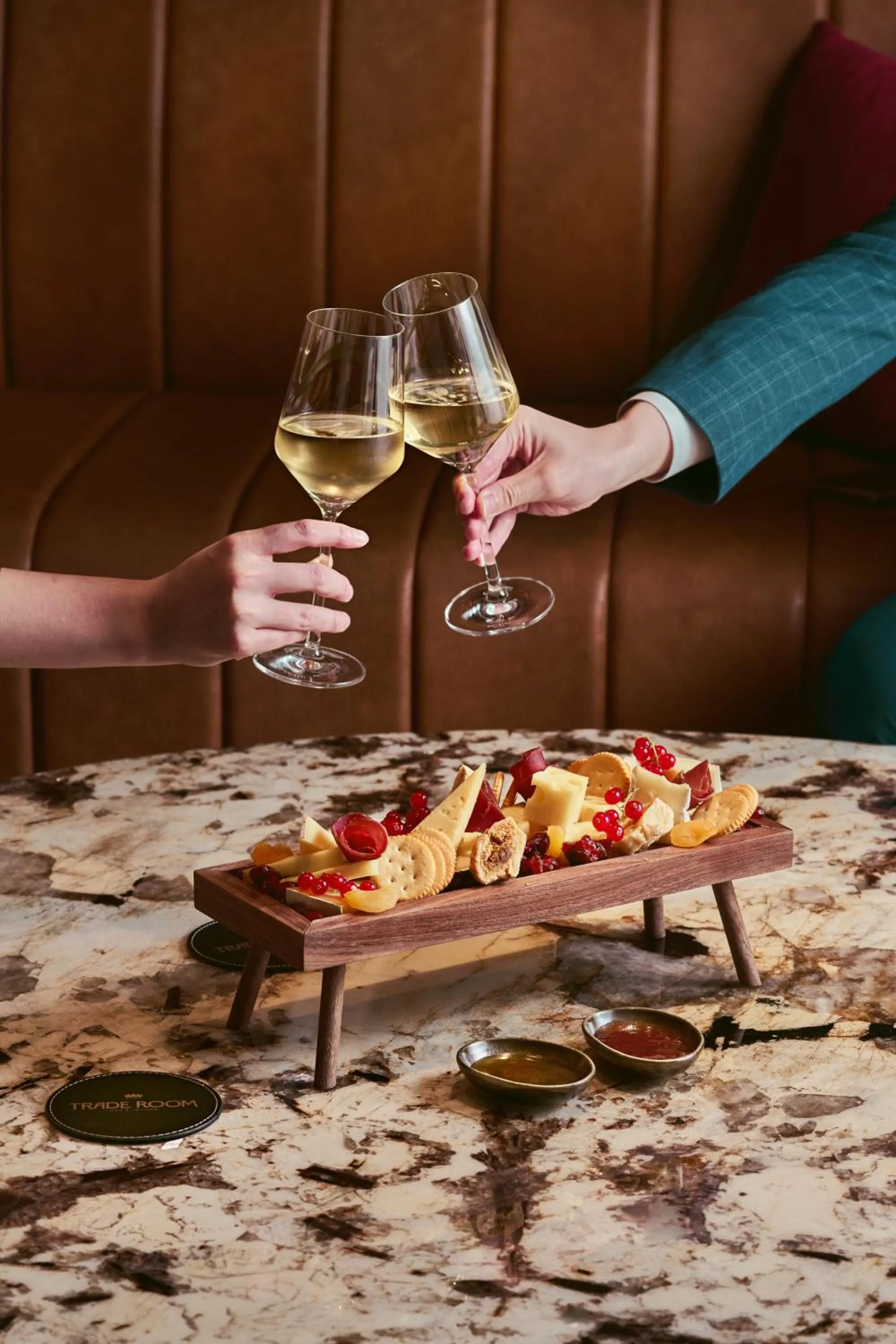 Lounge or bar in Conrad Bahrain Financial Harbour