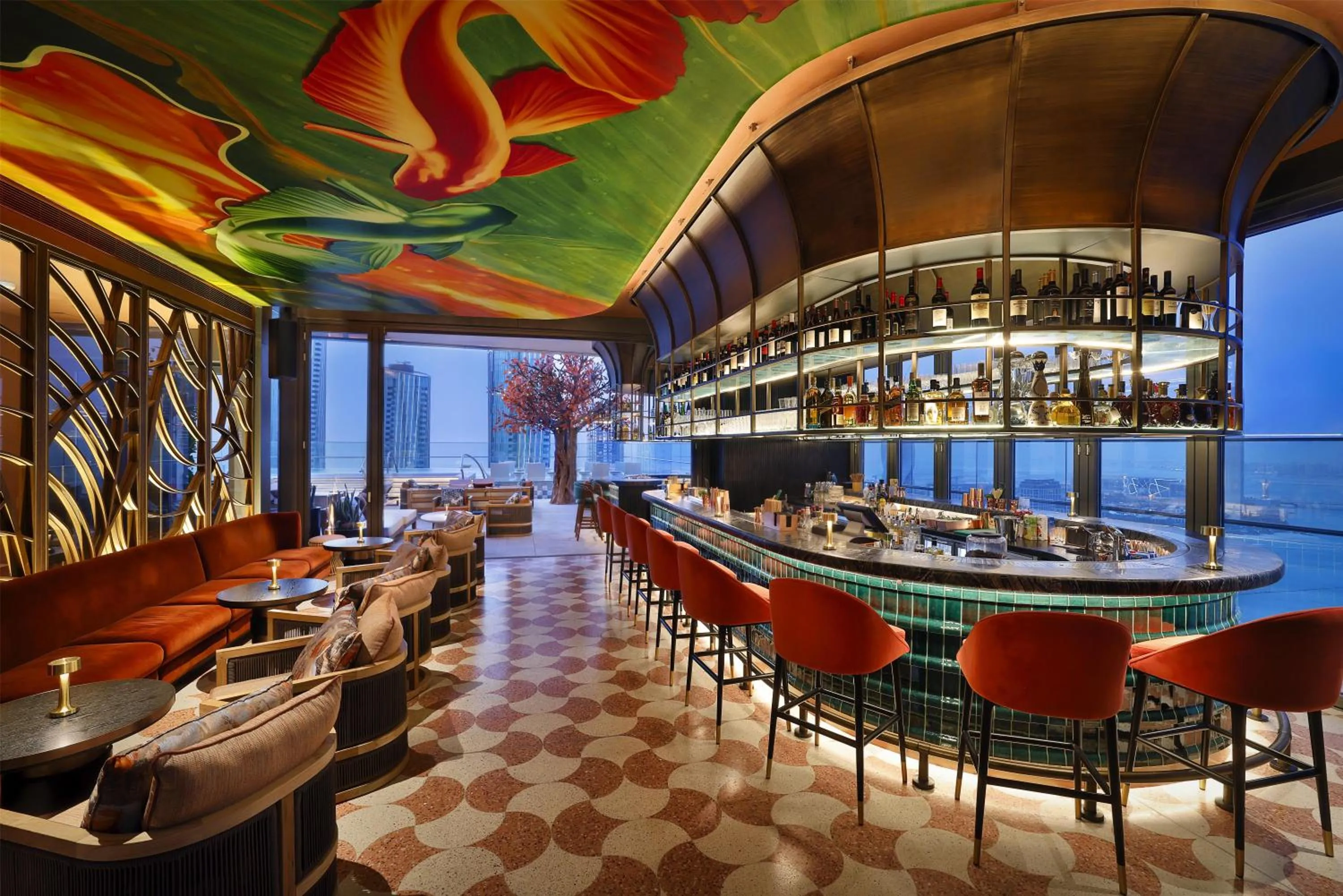 Lounge or bar in Conrad Bahrain Financial Harbour