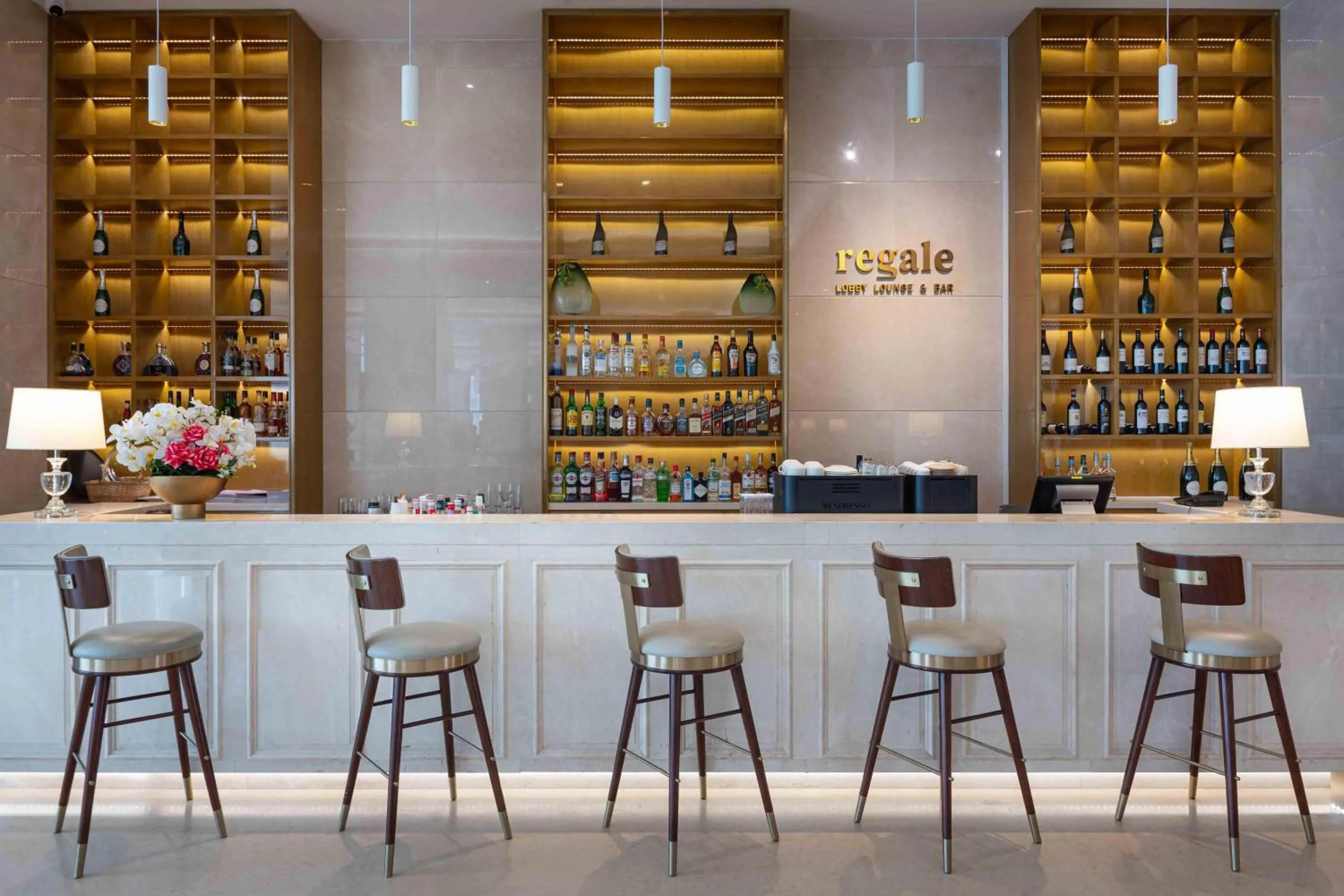 Lounge or bar in Hilton Brazzaville Les Tours Jumelles Hotel & Residences