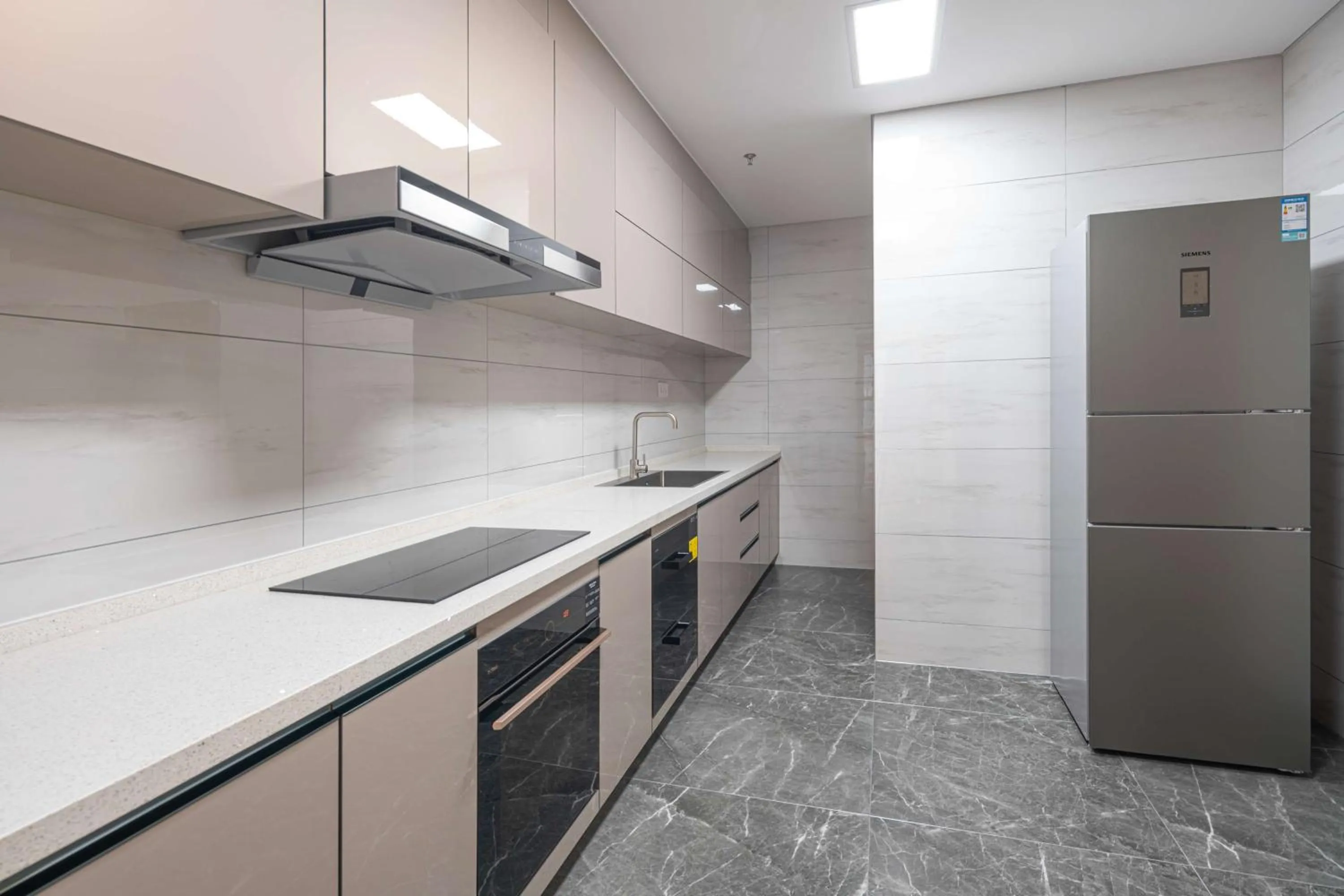 Kitchen or kitchenette in Hilton Brazzaville Les Tours Jumelles Hotel & Residences