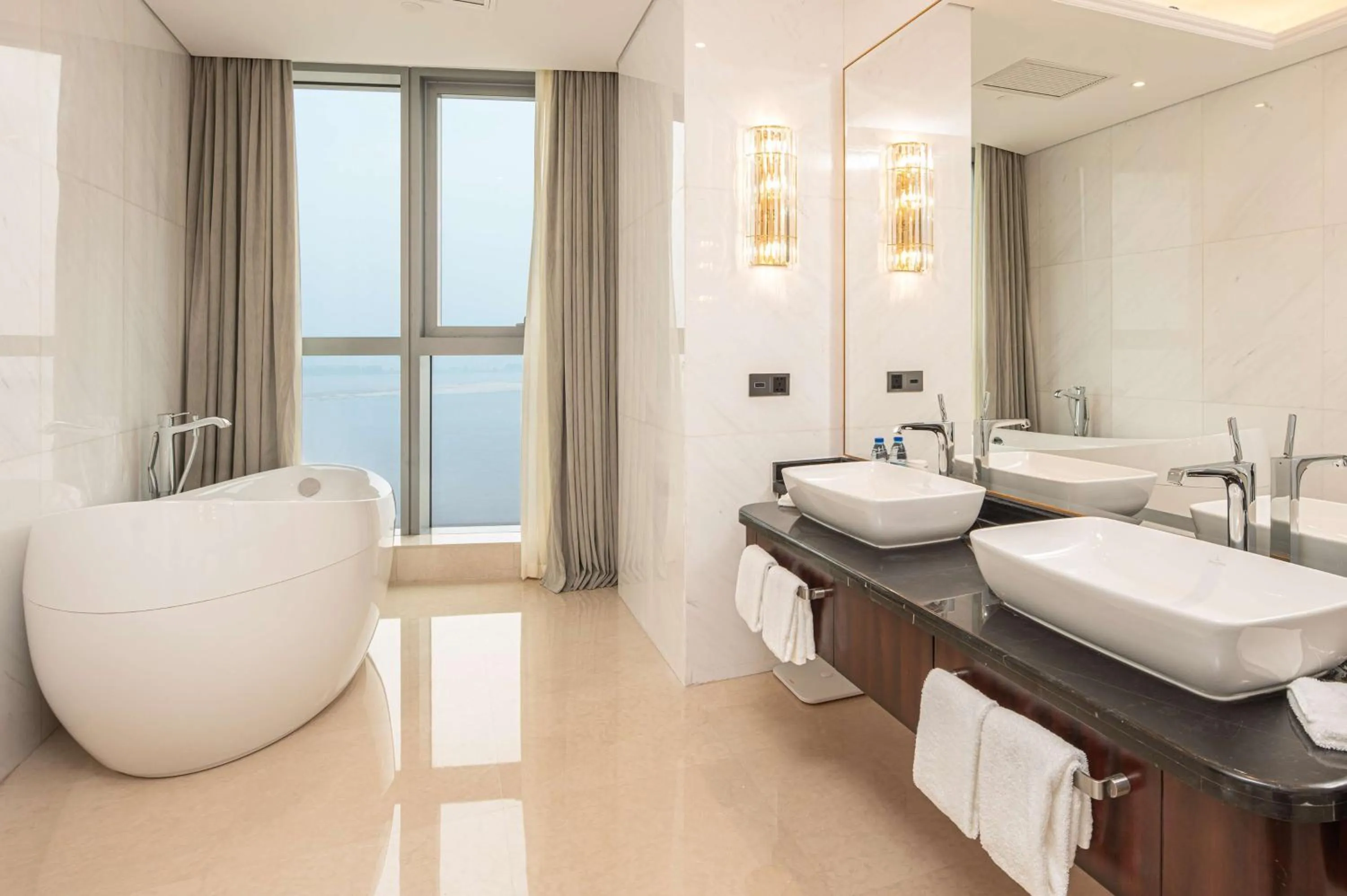 Bathroom in Hilton Brazzaville Les Tours Jumelles Hotel & Residences