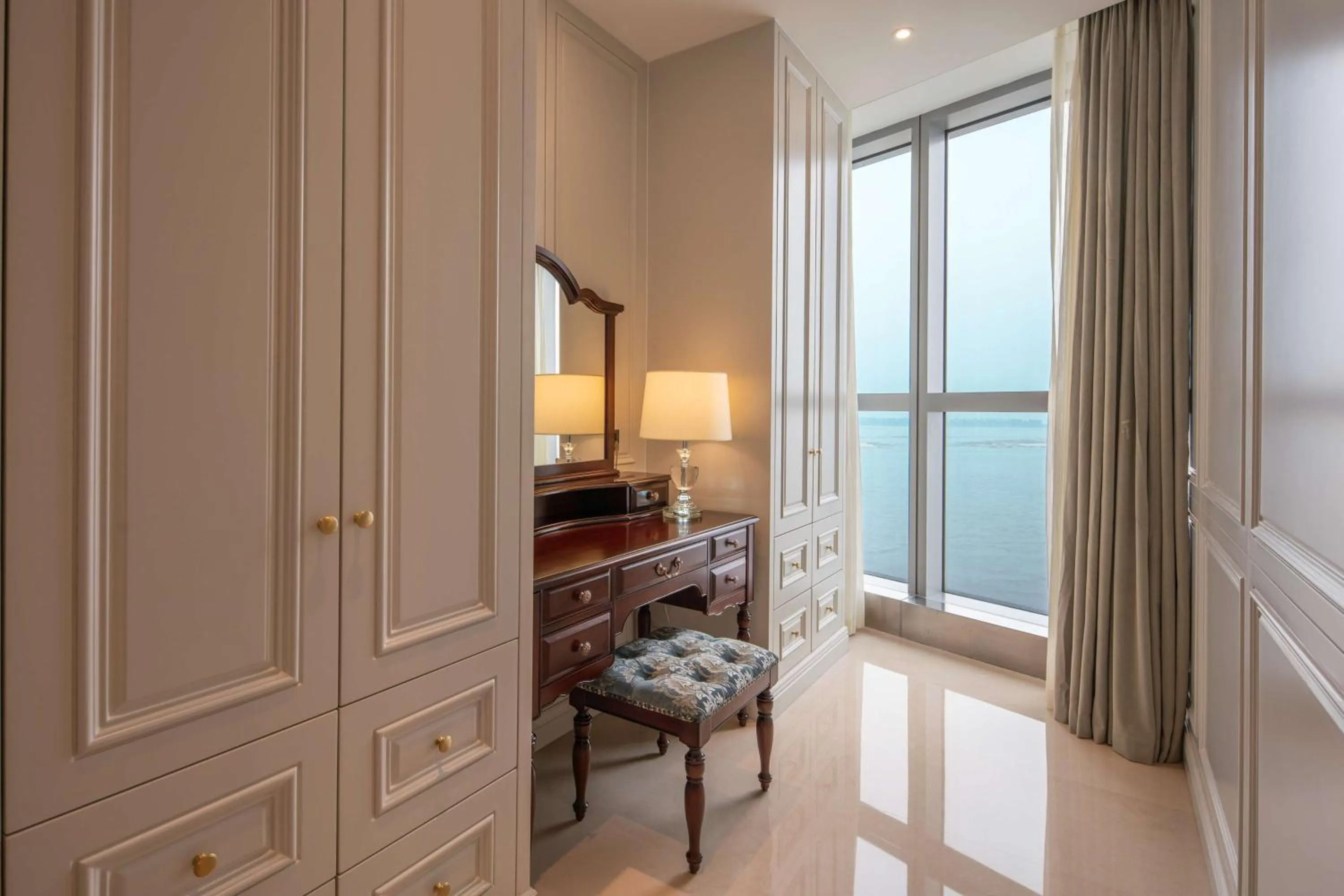 Photo of the whole room, Bed in Hilton Brazzaville Les Tours Jumelles Hotel & Residences