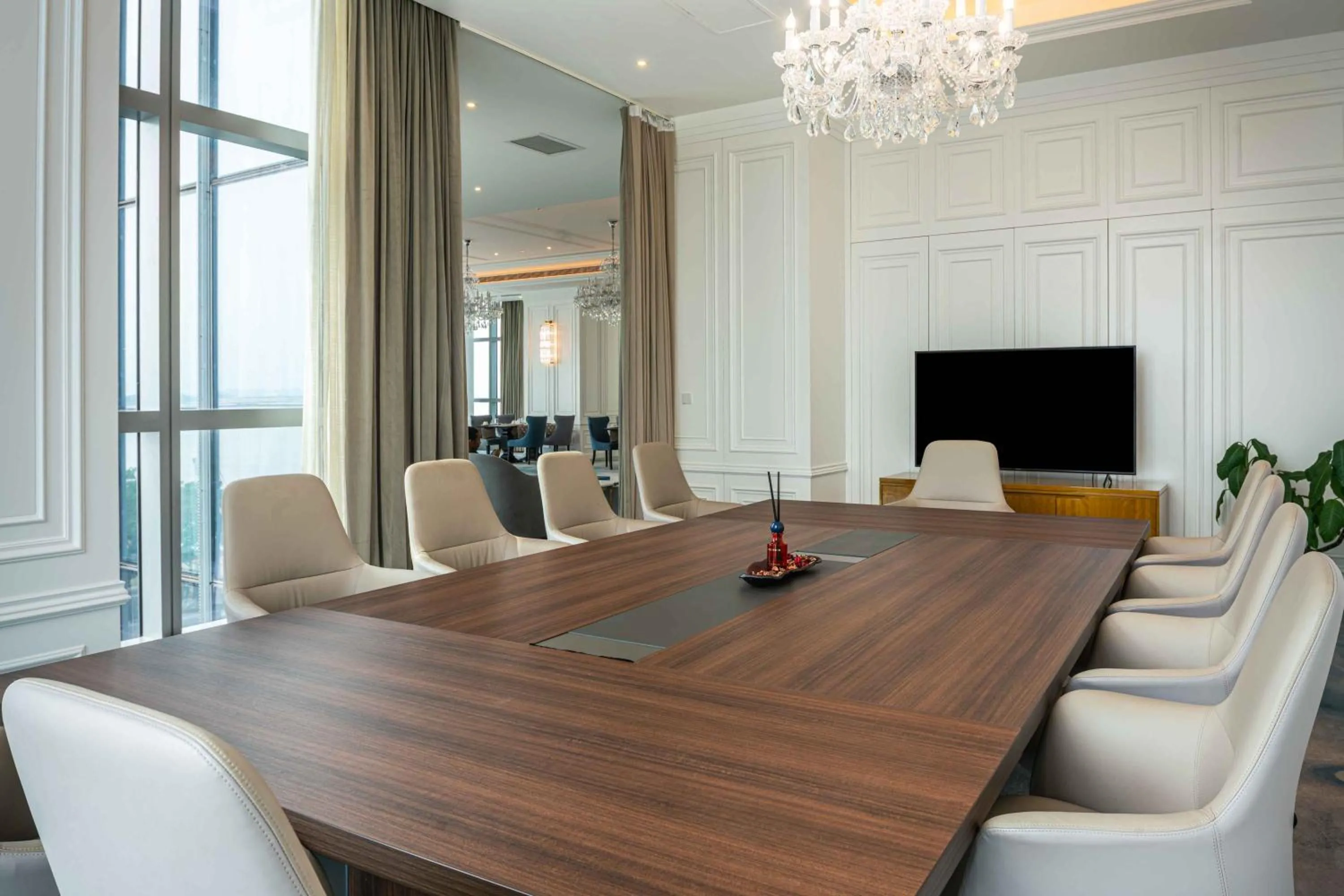 Restaurant/places to eat in Hilton Brazzaville Les Tours Jumelles Hotel & Residences