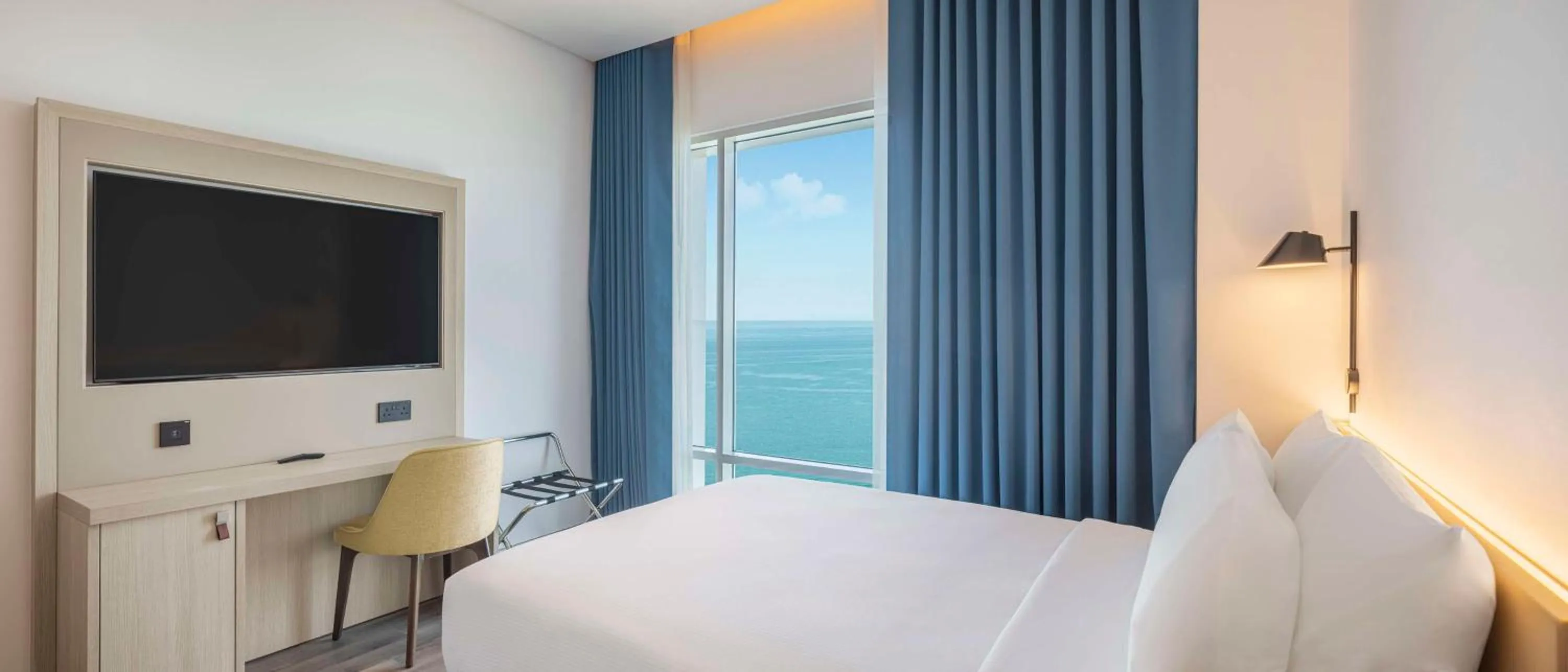 Bedroom, Bed in Hampton By Hilton Kuwait Salmiya