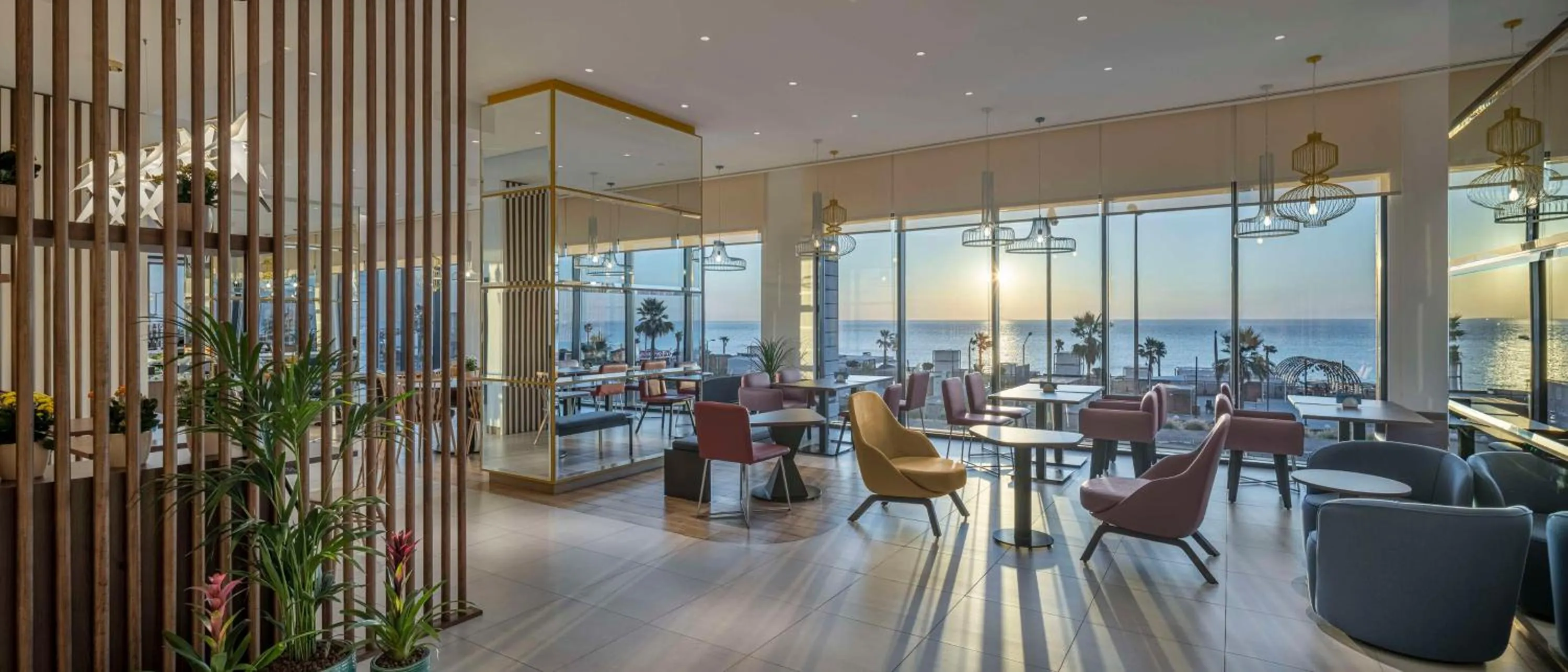 Restaurant/places to eat in Hampton By Hilton Kuwait Salmiya