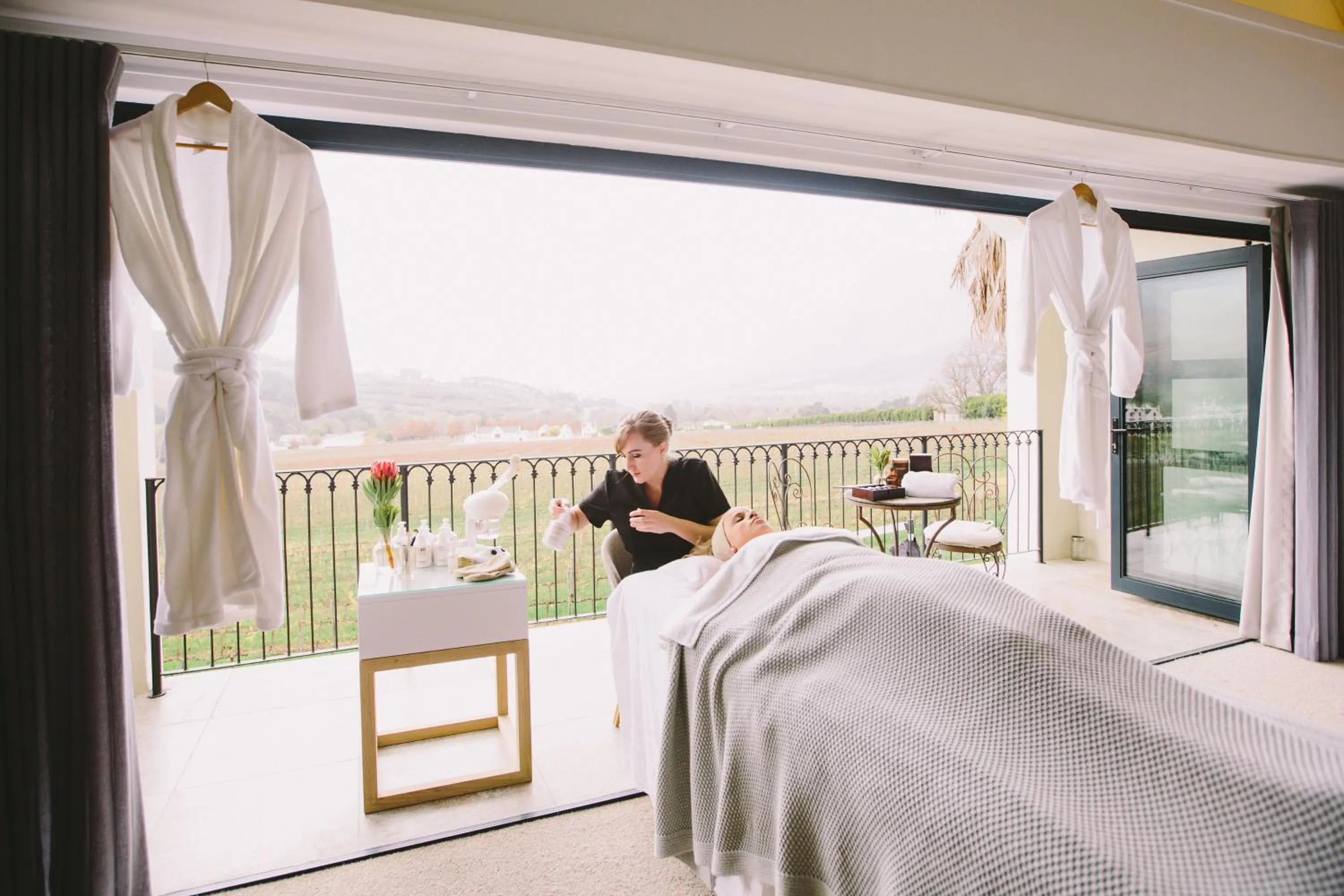 Massage, Bed in Banhoek Lodge