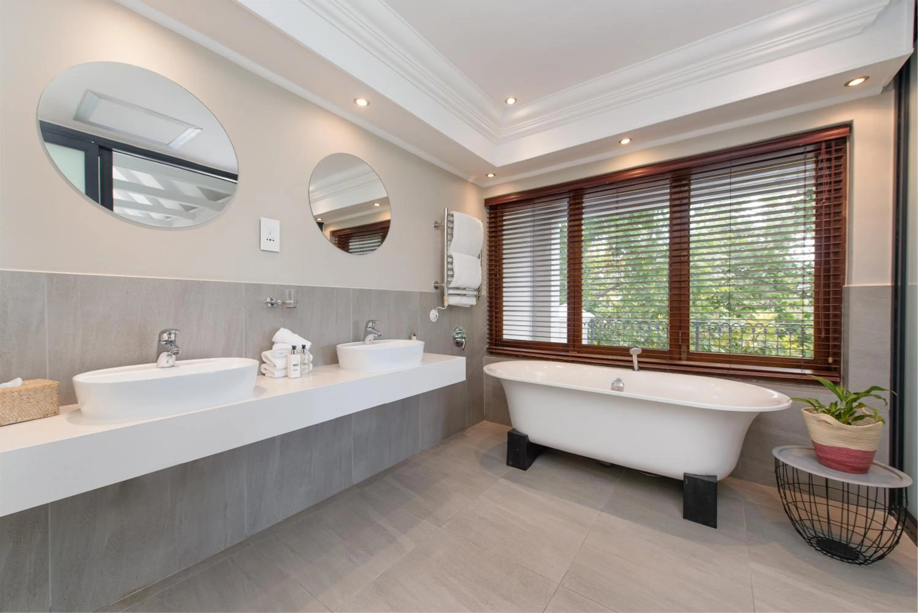 Bathroom in Banhoek Lodge